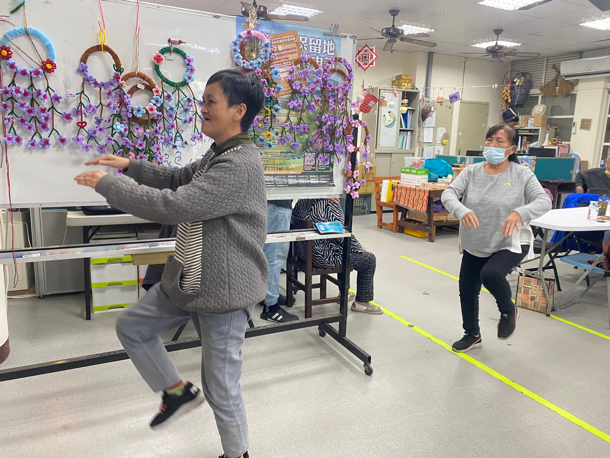 秀林鄉加灣部落文化健康站 - 🧶 1150120（二） 加灣文建站｜長者樂齡手作 DIY 編織日常... | Facebook