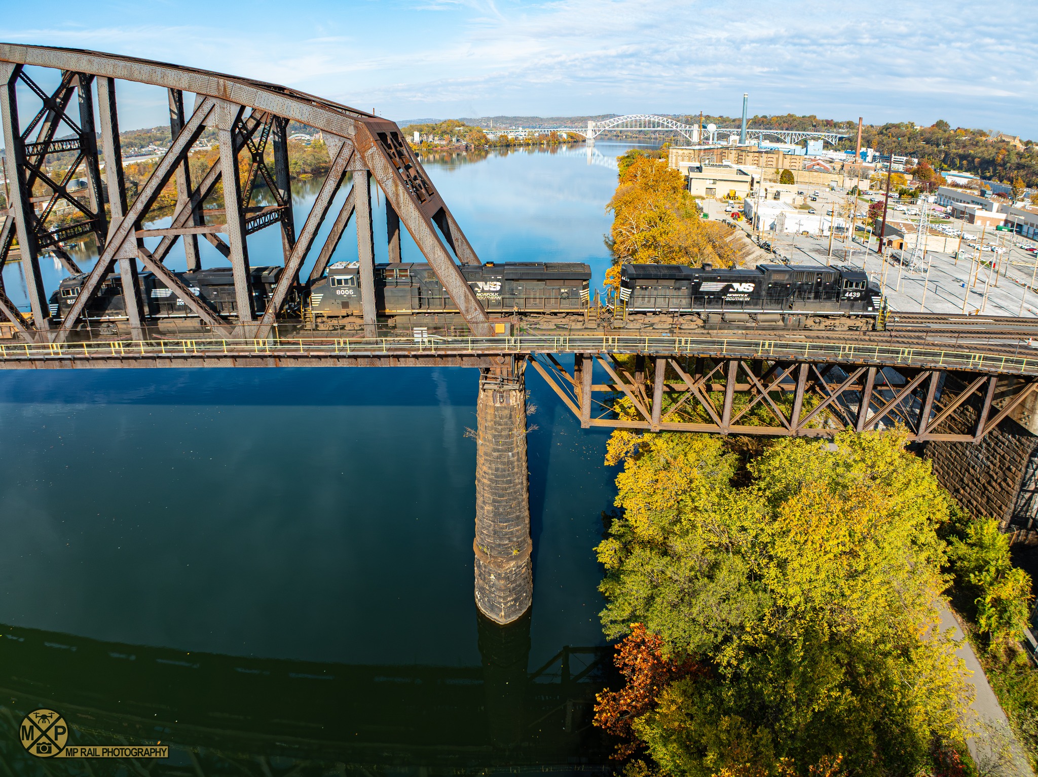 MP - NS intermodal 269 crosses the Ohio River and connects to the Ft ...