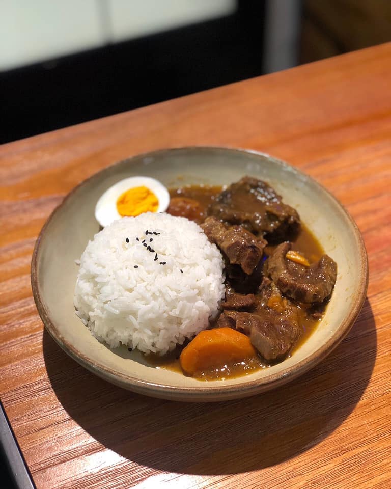 吹水食堂 - 自家製香濃咖喱牛肉飯🍛 選用最嫩滑既牛肉部位加上濃厚咖喱汁 仲要係每日限定～ 大家快啲黎試下啦！😋🤎... | Facebook