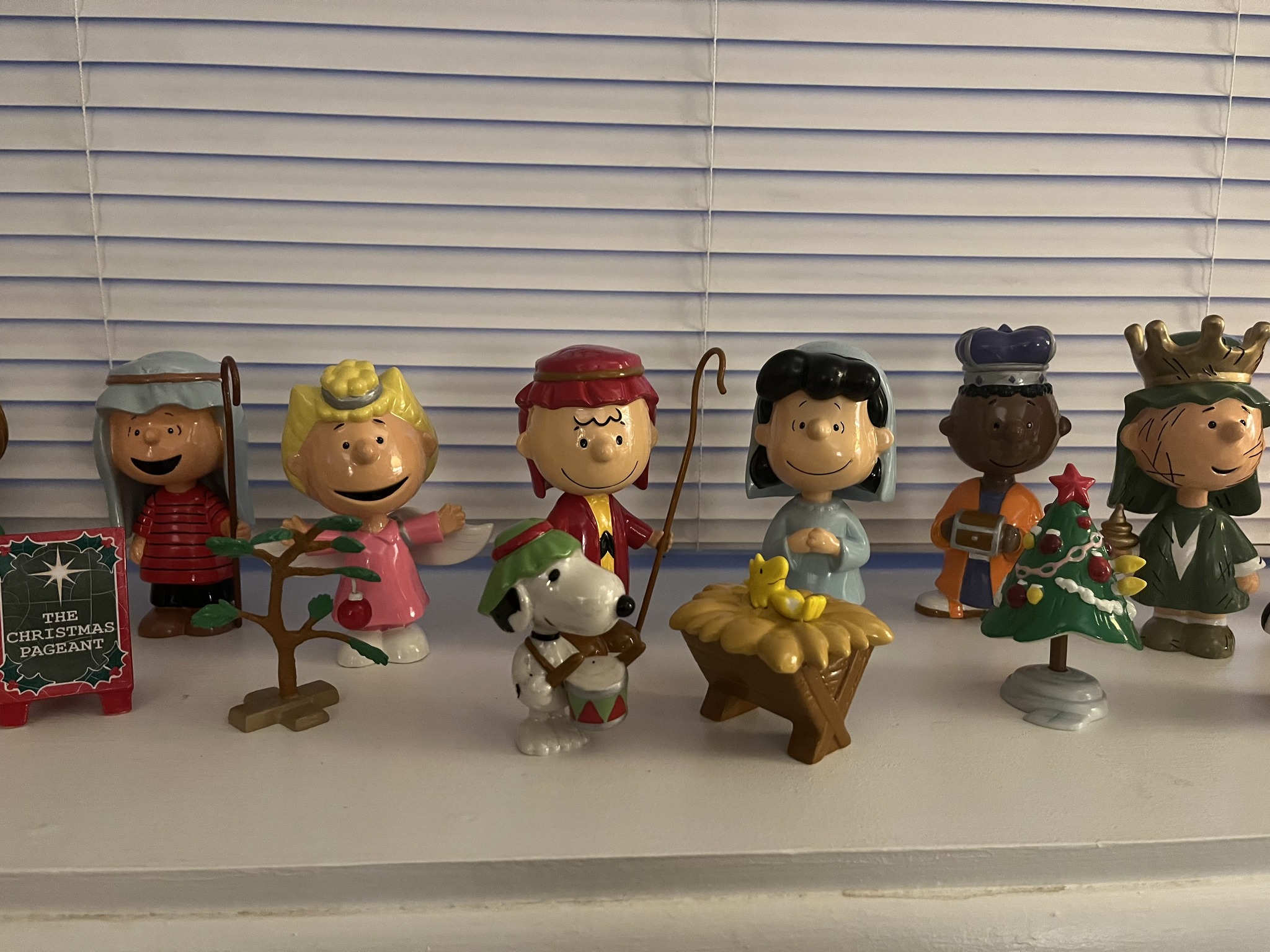 The PEANUTS Christmas Pageant – Porcelain Figurine Collection (22 ...