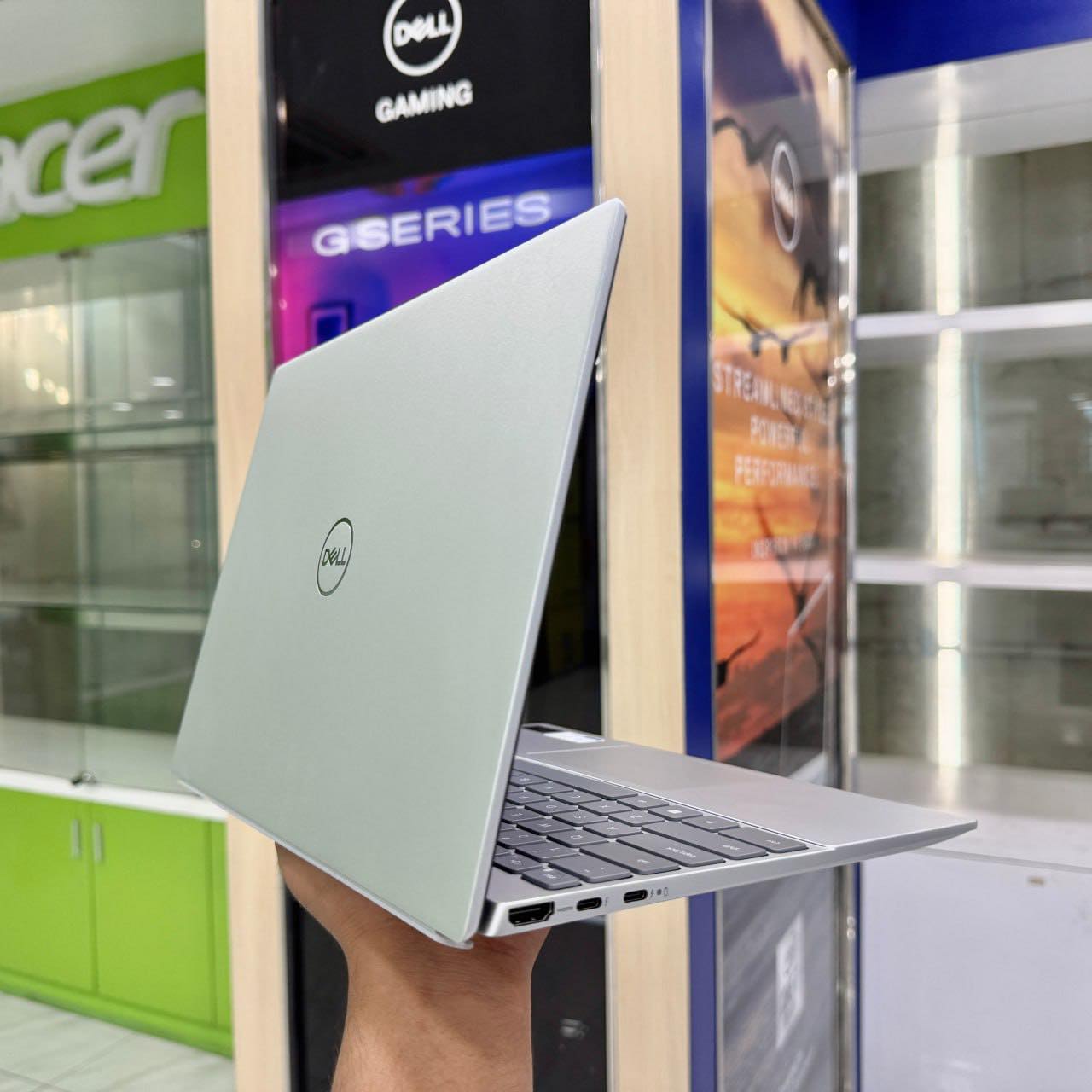 Dell Inspiron 5330 (Silver) CPU : Intel Core Ultra 7 Processor 
