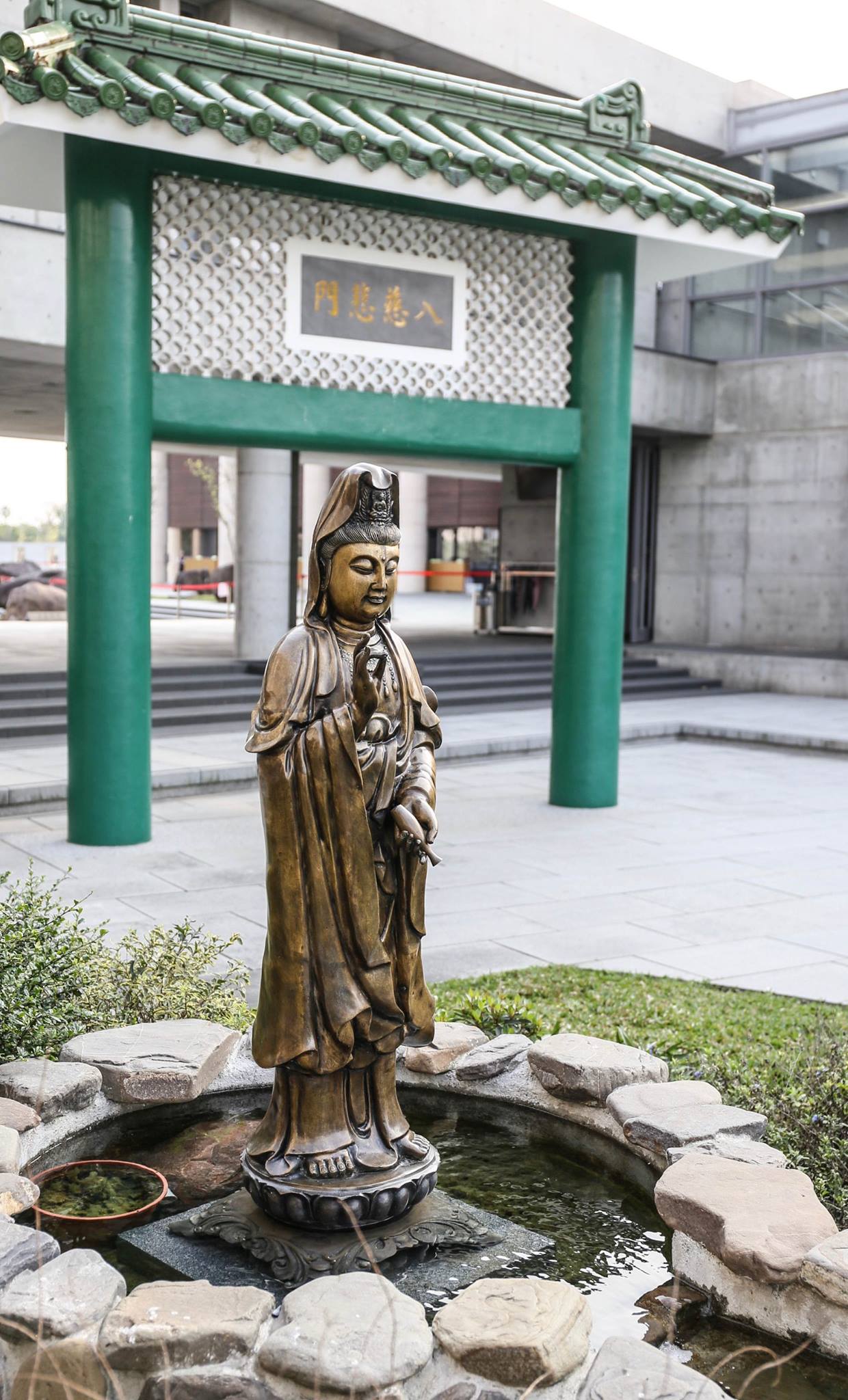 這星期六的佛學班，常寬法師將介紹「平凡中見不平凡——弘一大師」。 聖嚴師父曾讚嘆弘一大師：做什麼，就像什麼；像什麼，就是什麼。弘一大師以書法 ...