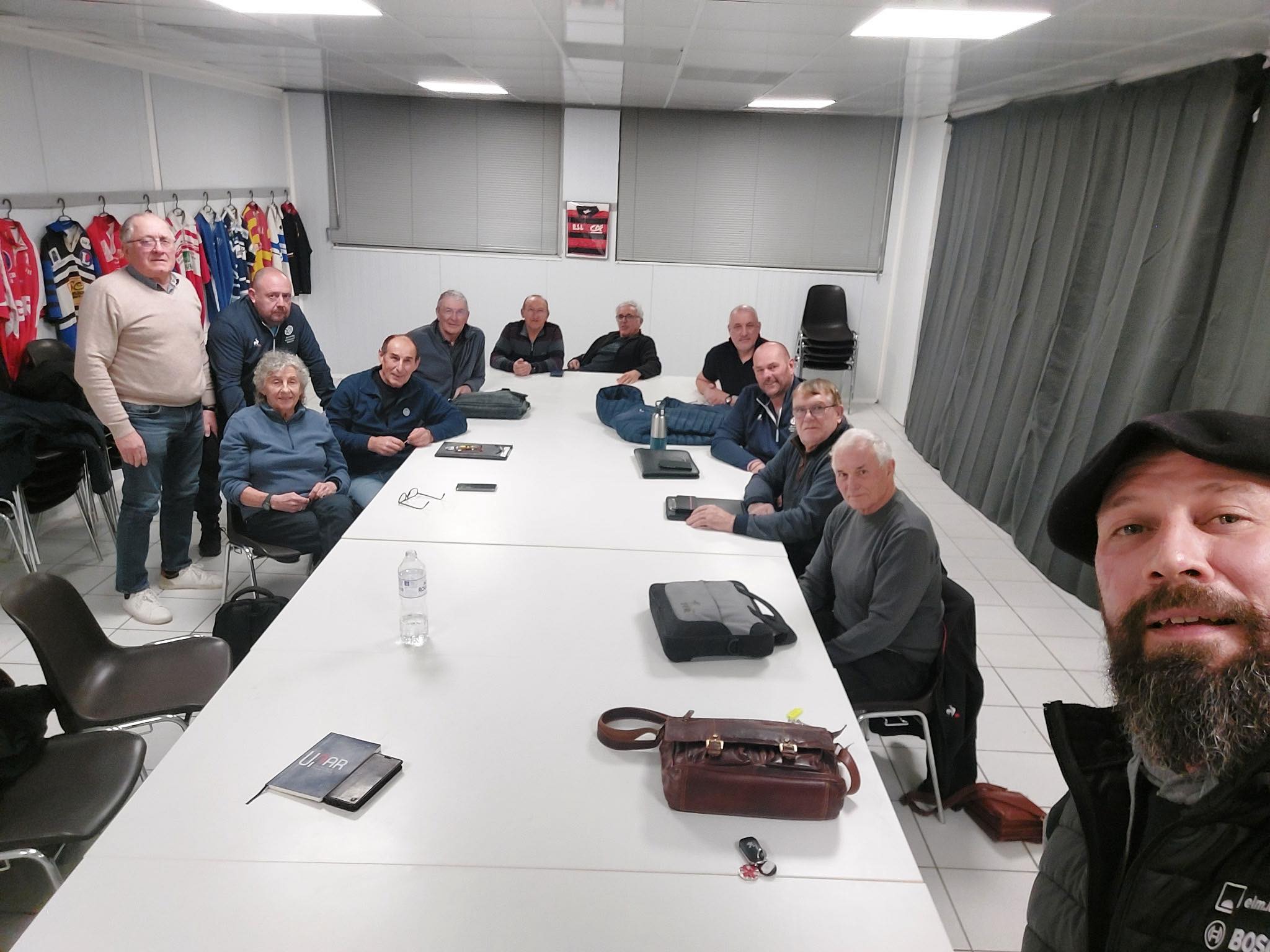 Comité - 🏉 𝗥É𝗨𝗡𝗜𝗢𝗡 𝗗𝗘𝗦 𝗥𝗘𝗣𝗥É𝗦𝗘𝗡𝗧𝗔𝗡𝗧𝗦 𝗙É𝗗É𝗥𝗔𝗨𝗫 Lundi soir, les ...
