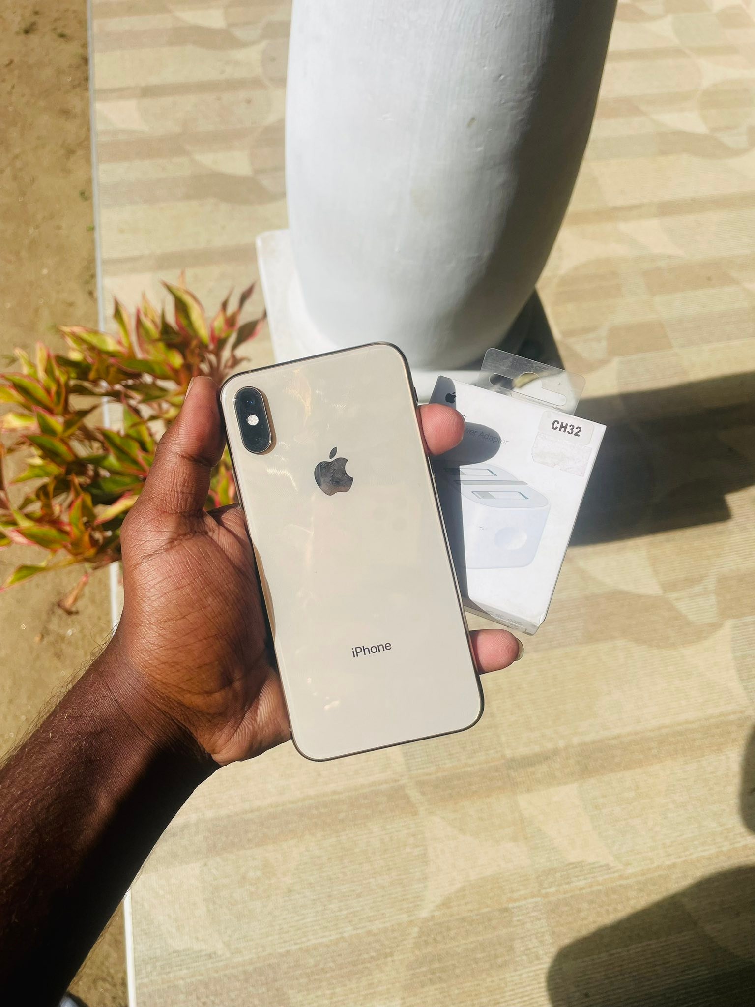 Apple xs256 Ex ok ..android only CH32 iPhone il 80 9:20 Home Find 