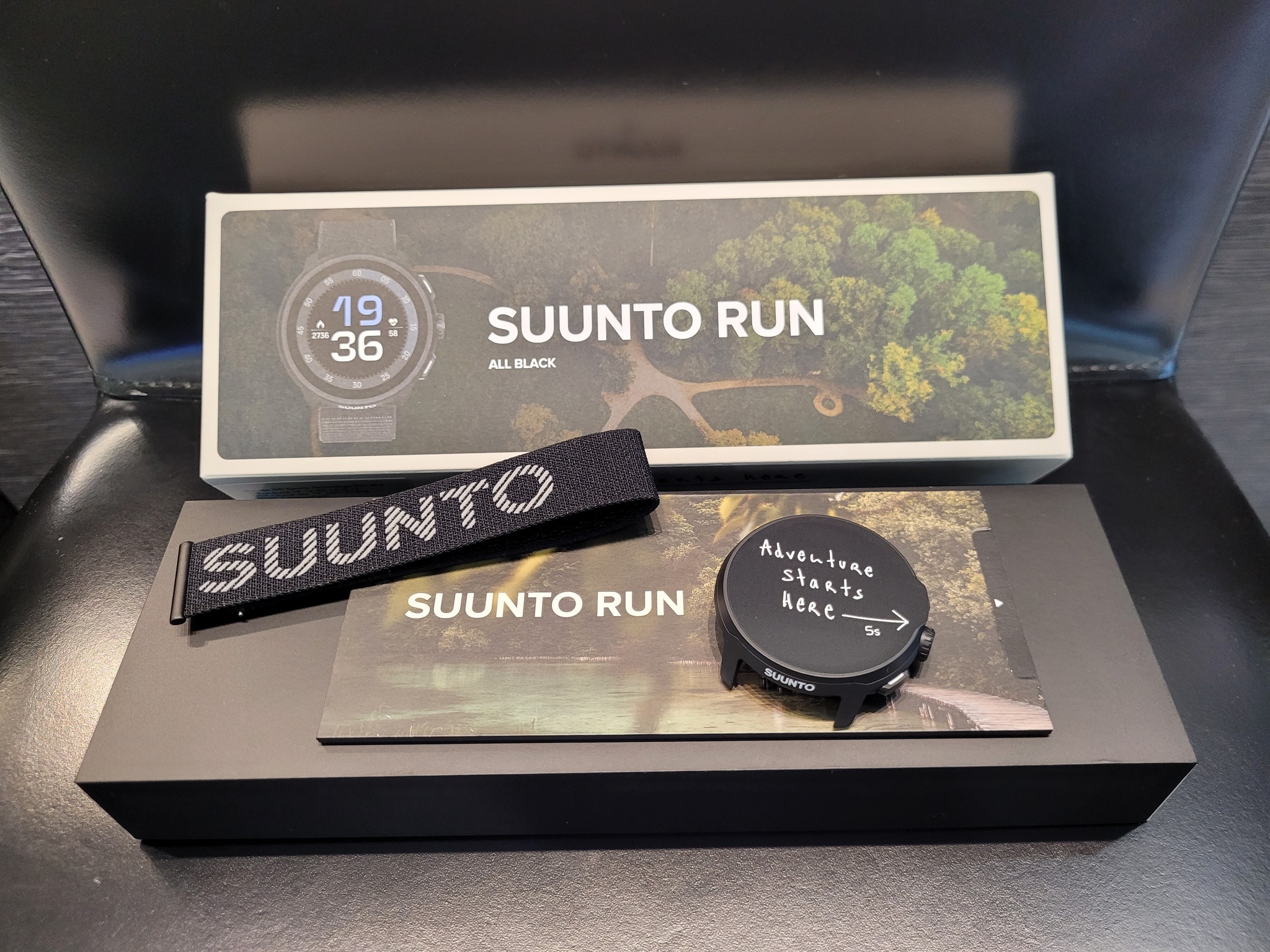 Suunto Run All Black SS051109000 Suunto Run is a sports watch 
