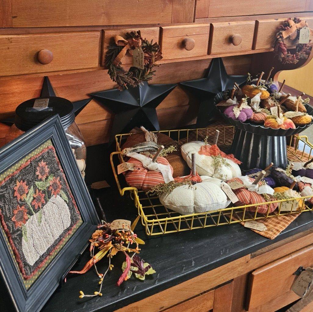 Emma Rae's Antiques &... - Emma Rae's Antiques & Uniques