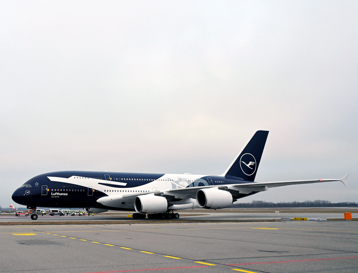Lufthansa A380 now with XXL crane → www.airlinestaffrates.com