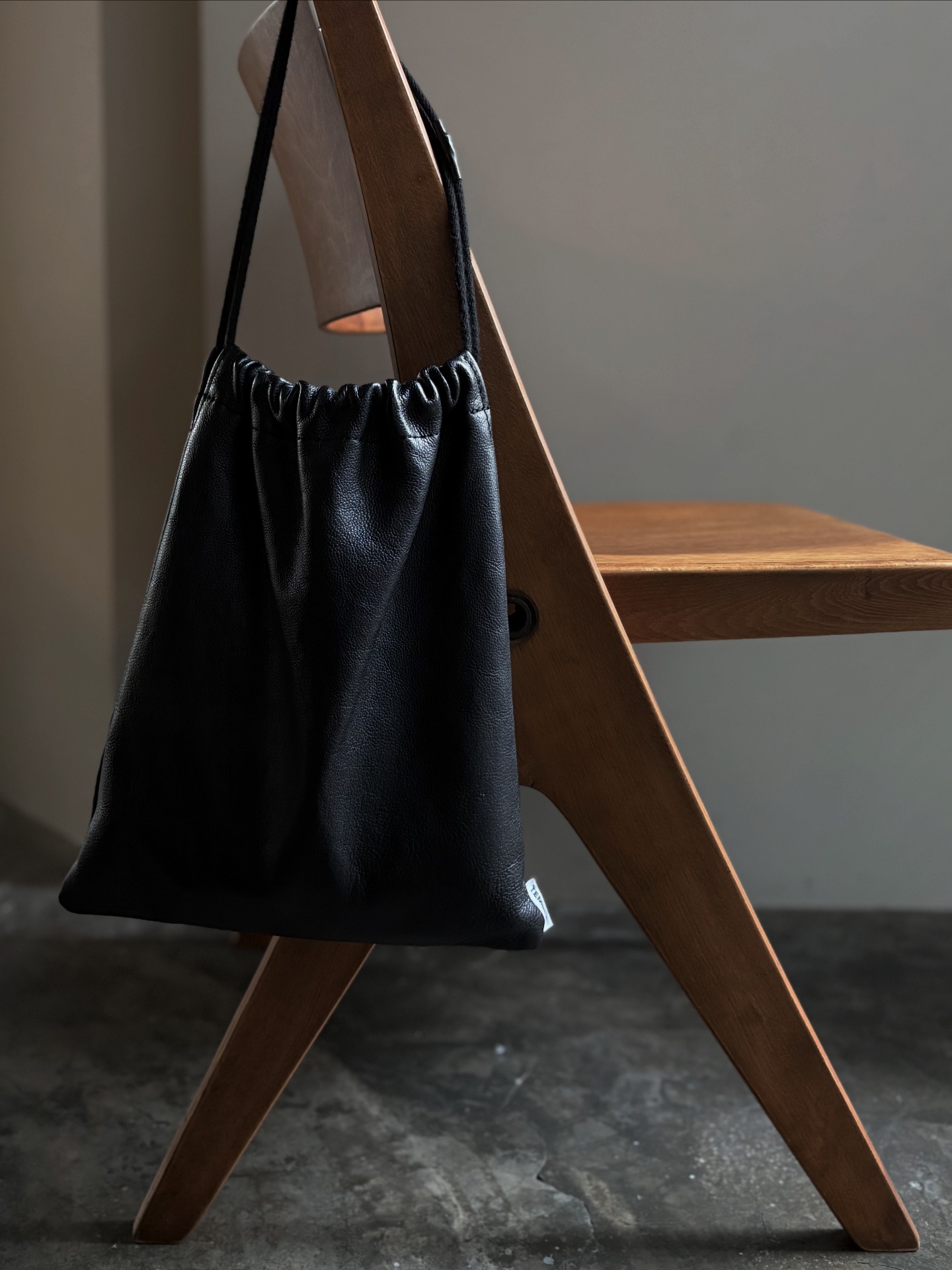 TEMBEA - Baguette Tote / SPLT-INDIGO 夏天的淡藍色帶來輕盈，經典的 