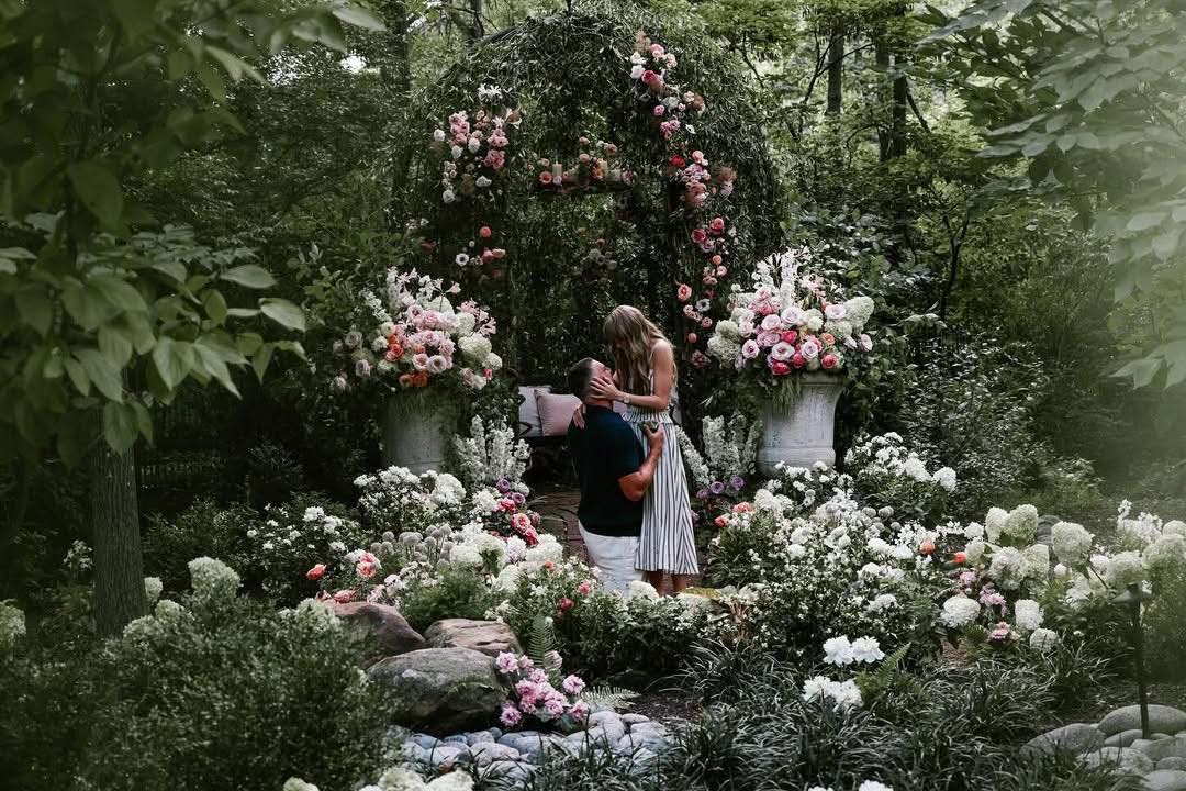 Lauren Przybyl - #BREAKING TAYLOR SWIFT AND TRAVIS KELCE... | Facebook