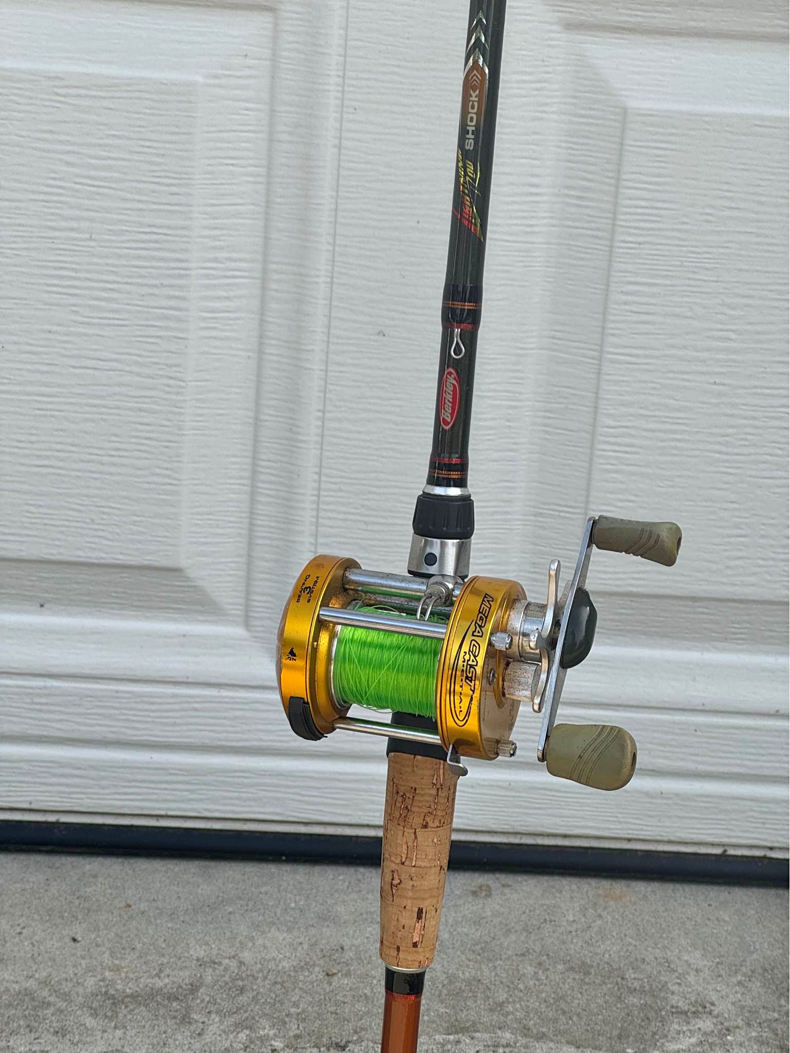 bass pro shops megacast metal round baitcasting reel Fishing For Fun Baitcaster I Catfish wallet adds up to major fun on the water Bass Pro Shop Megacast Baitcaster