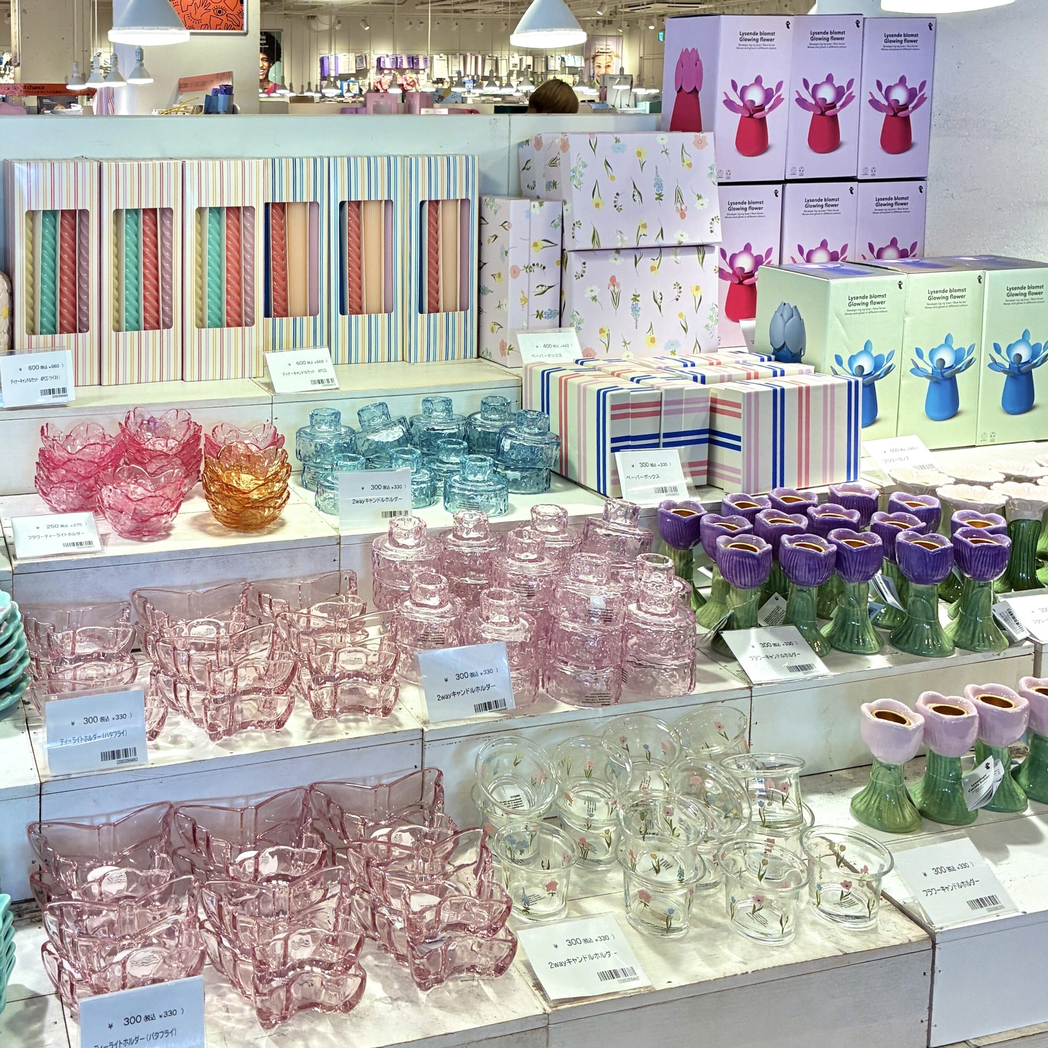 きらきら✨ ゆらゆら🕯️ ガラスのキャンドルホルダーに灯りをともすと