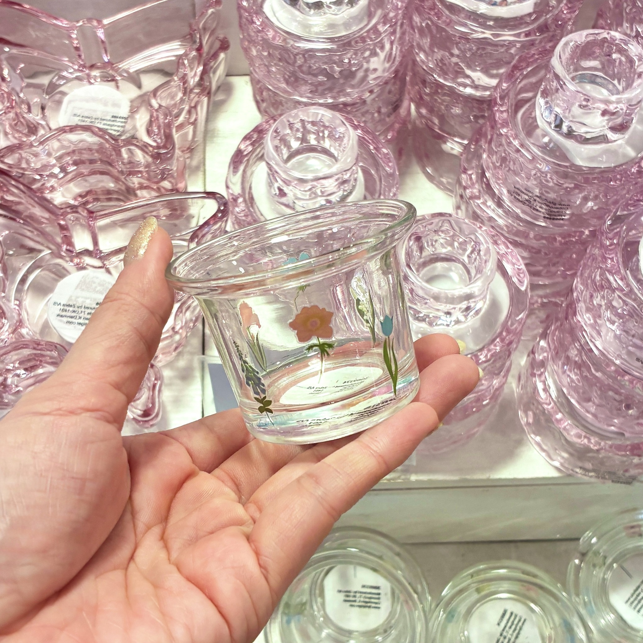 きらきら✨ ゆらゆら🕯️ ガラスのキャンドルホルダーに灯りをともすと