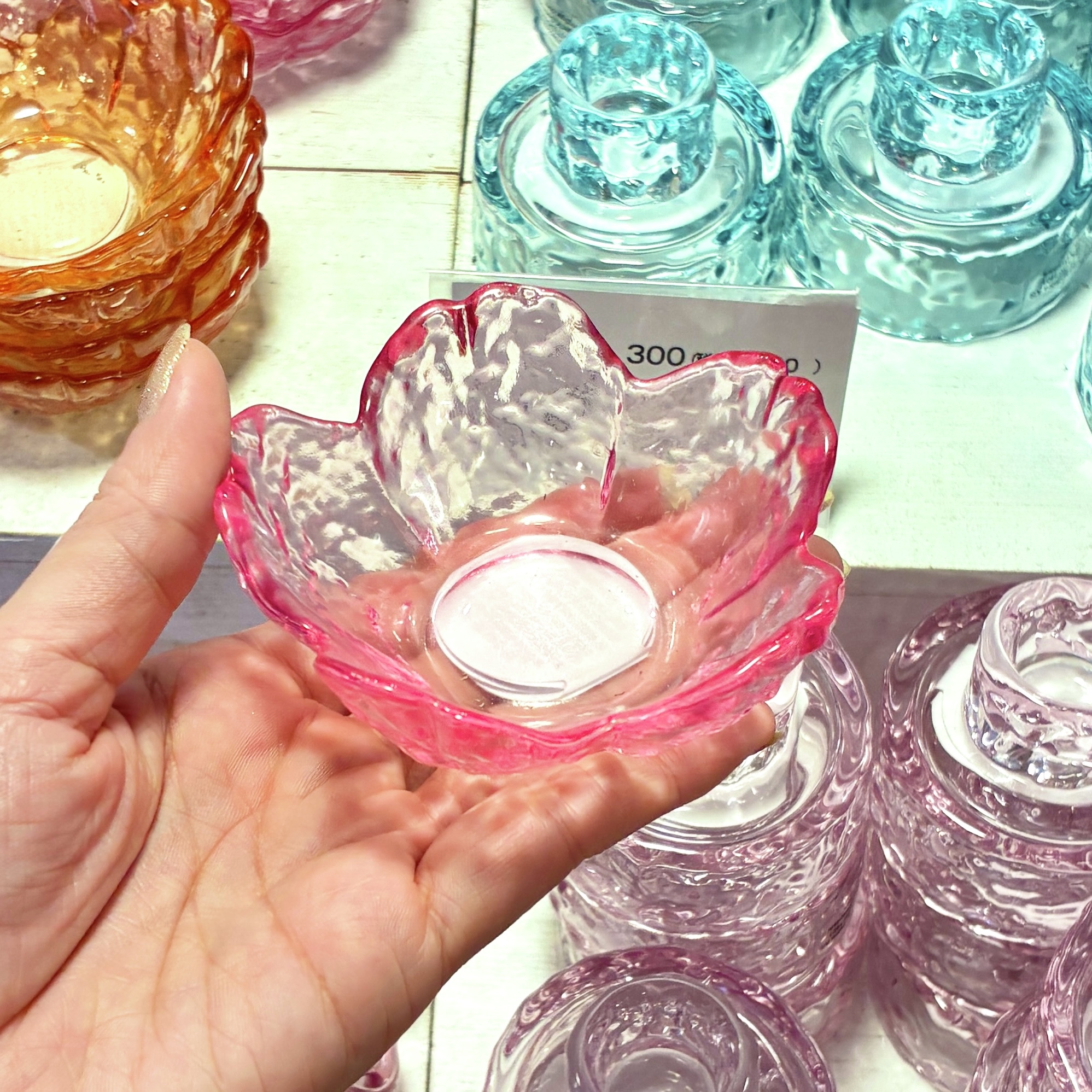きらきら✨ ゆらゆら🕯️ ガラスのキャンドルホルダーに灯りをともすと