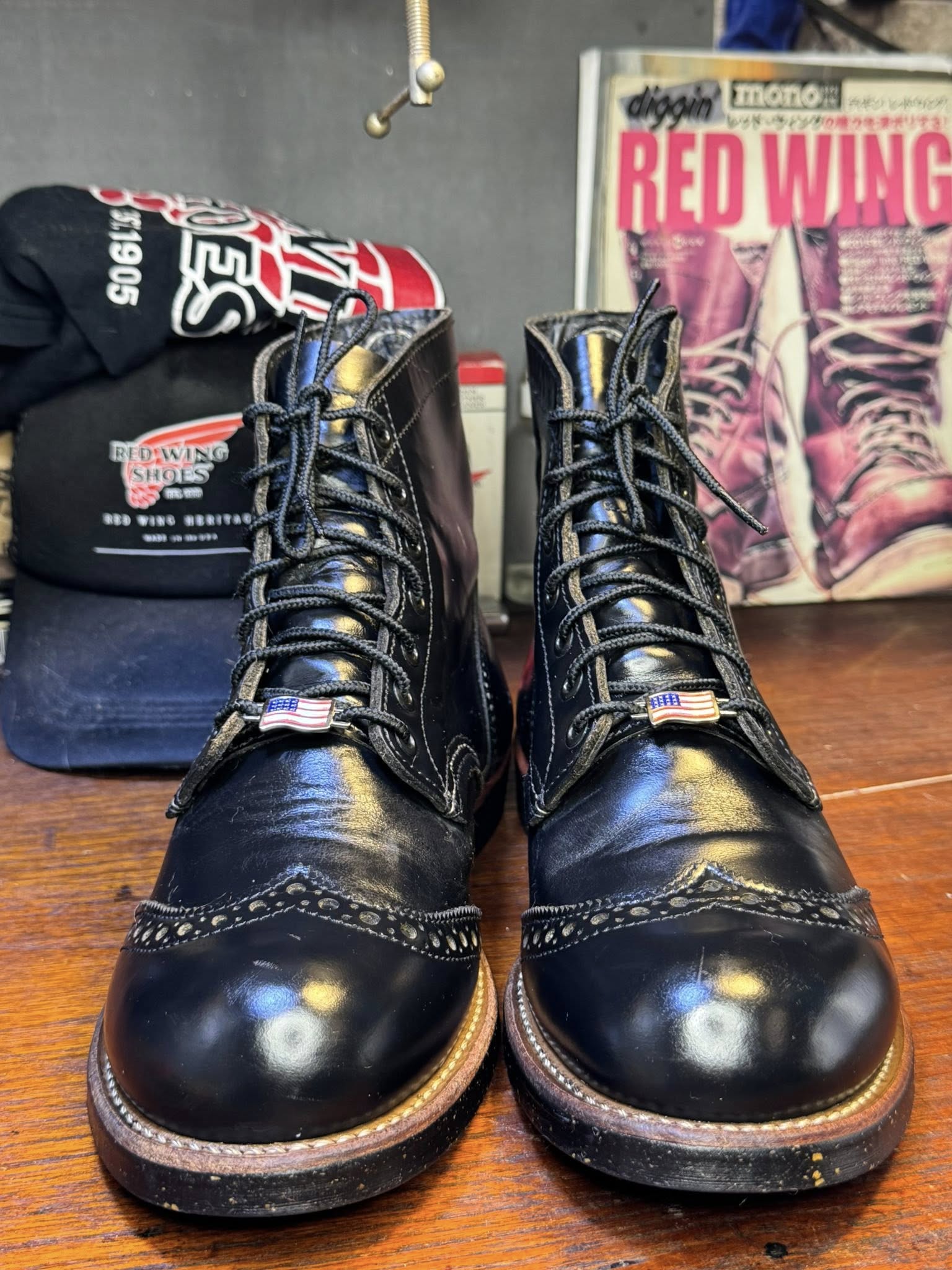 RARE ITEM! หล่อ ดิบ เนี้ยบ ในคู่เดียว — RED WING 8126 