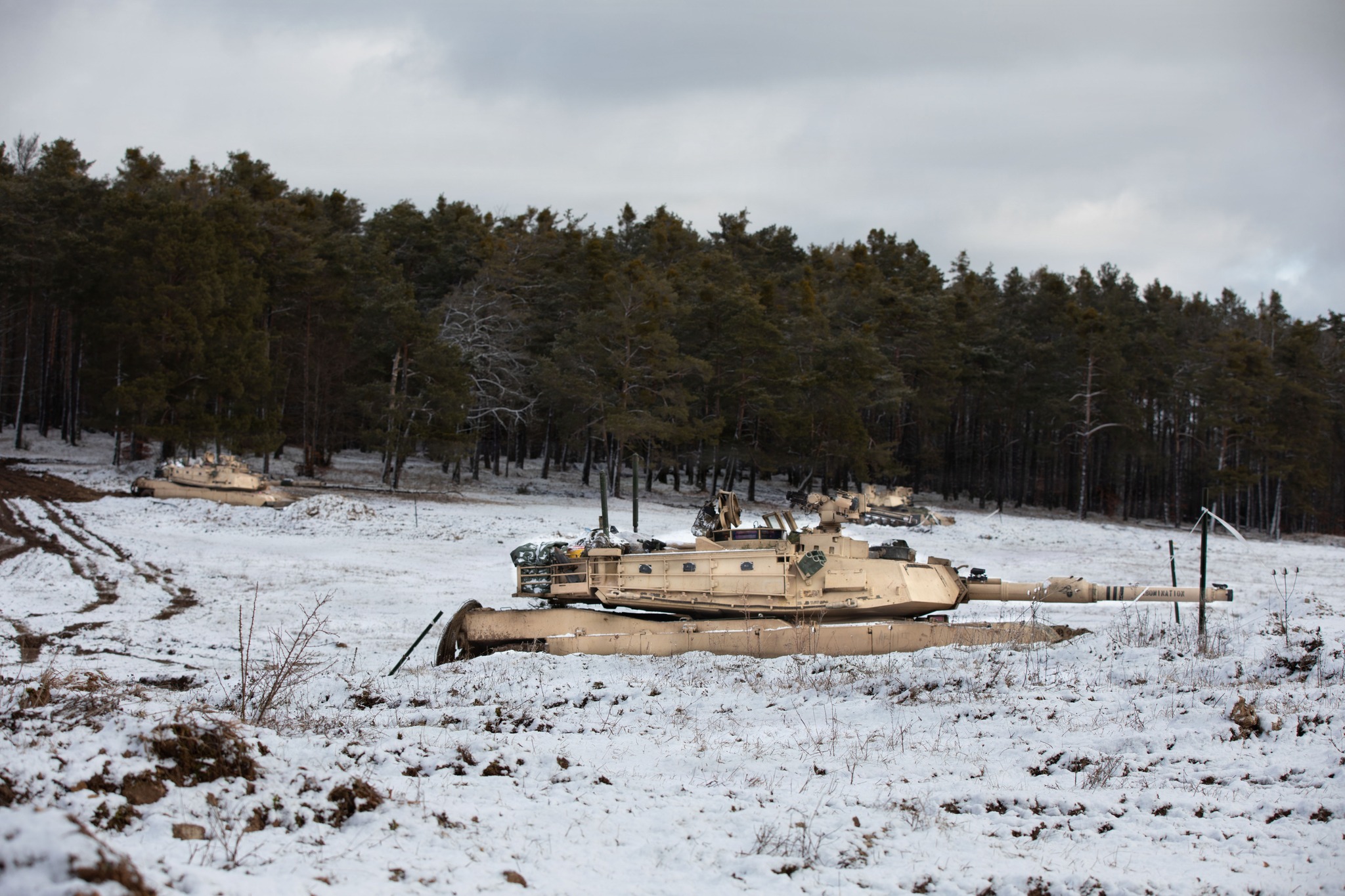 JMRC - A group of U.S. Army M1A2 Abrams survey the battlefield while ...