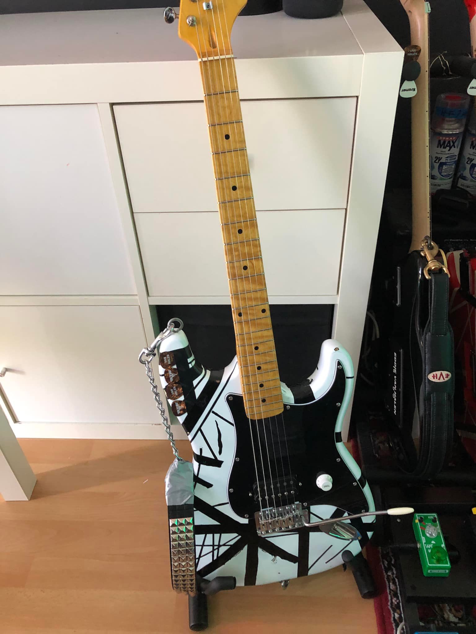 Van Halen Frankie guitar build with custom features