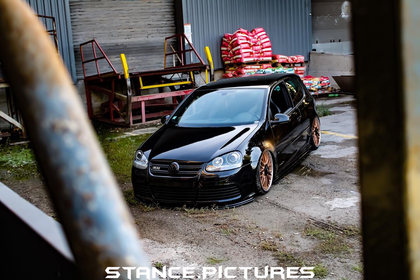 Stance - R32 !!! ⚫️⚫️ @ge_r32black #vw #vwgolf #vwr32 #r32 #stance # ...