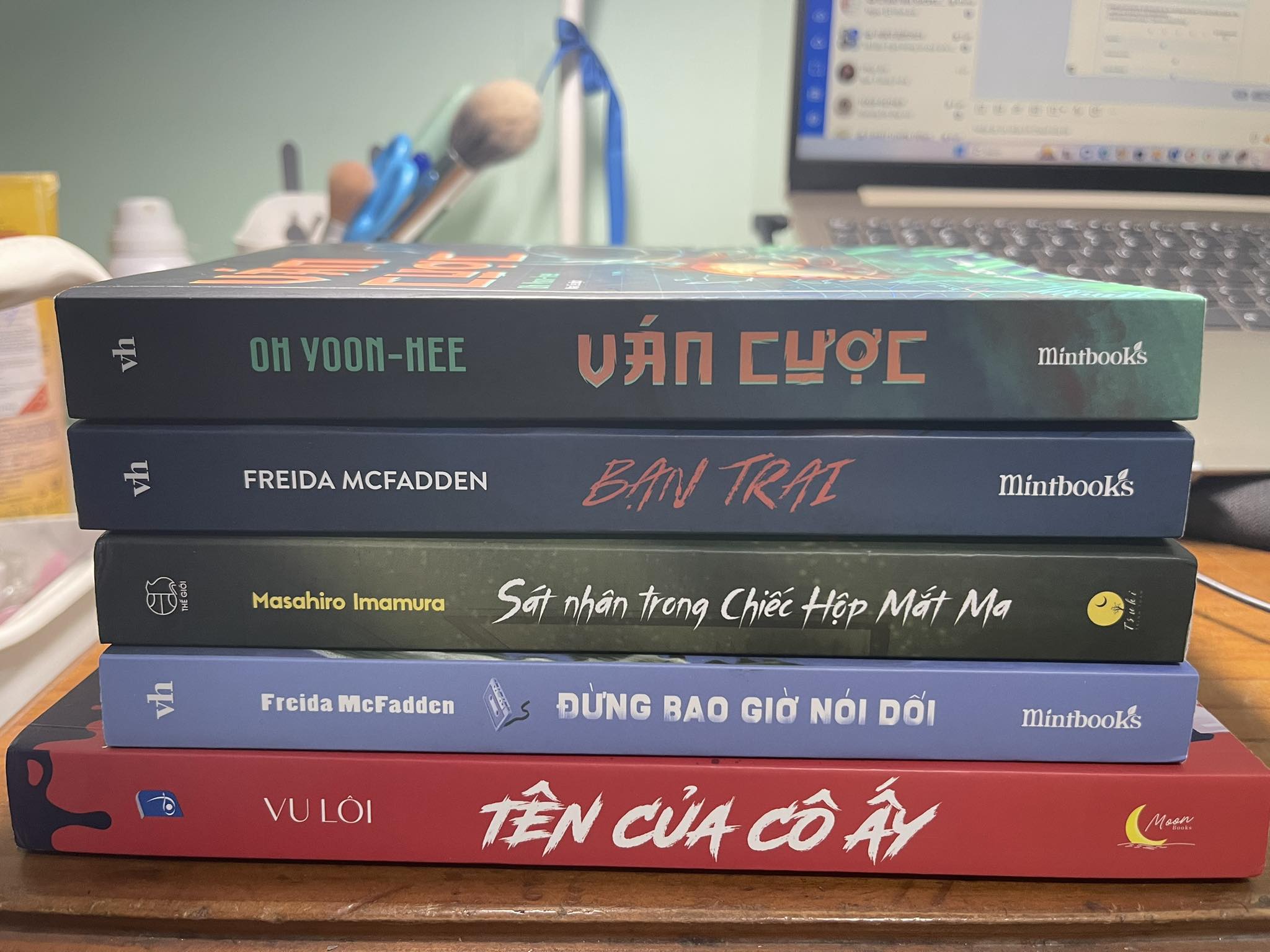 Tớ chuyển nhà cần pass truyện. Hiện tại còn nhiêu đây ạ
