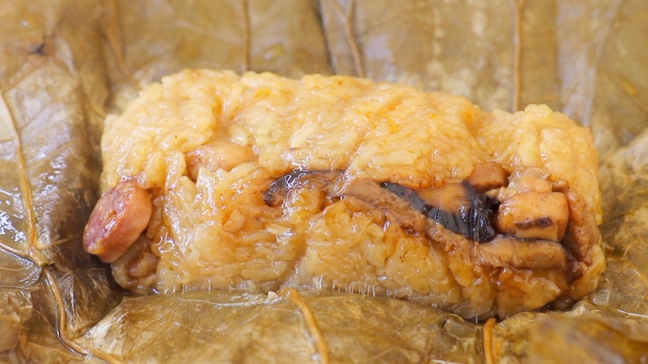 CiCi - 🍃🍚 Chicken Sticky Rice Wrapped in Lotus Leaf is one of the most ...