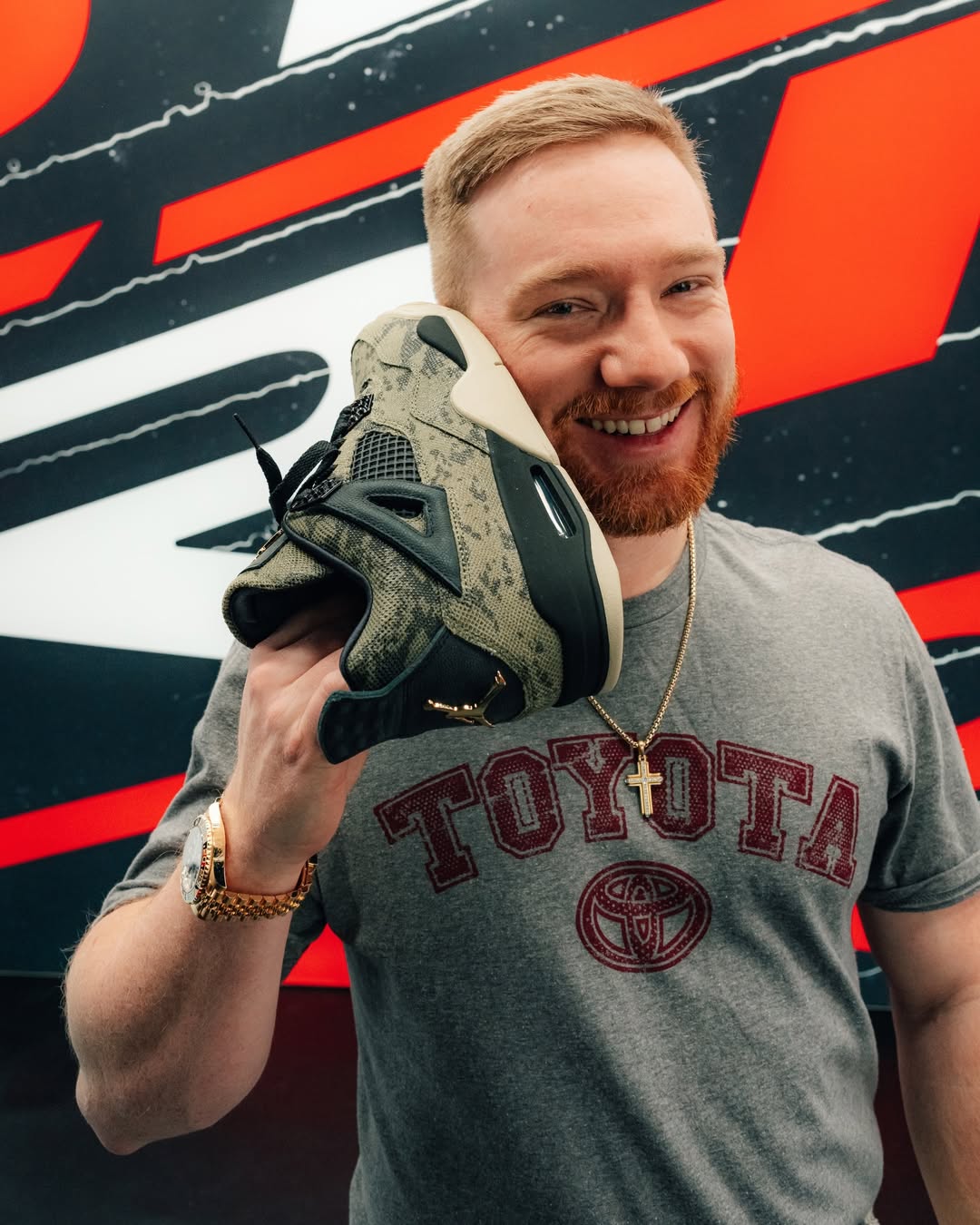 激レア23cm Jordanミドル少年野球スパイク シカゴカラー jumpman23 hooked up 23XI Racing driver Tyler Reddick with the