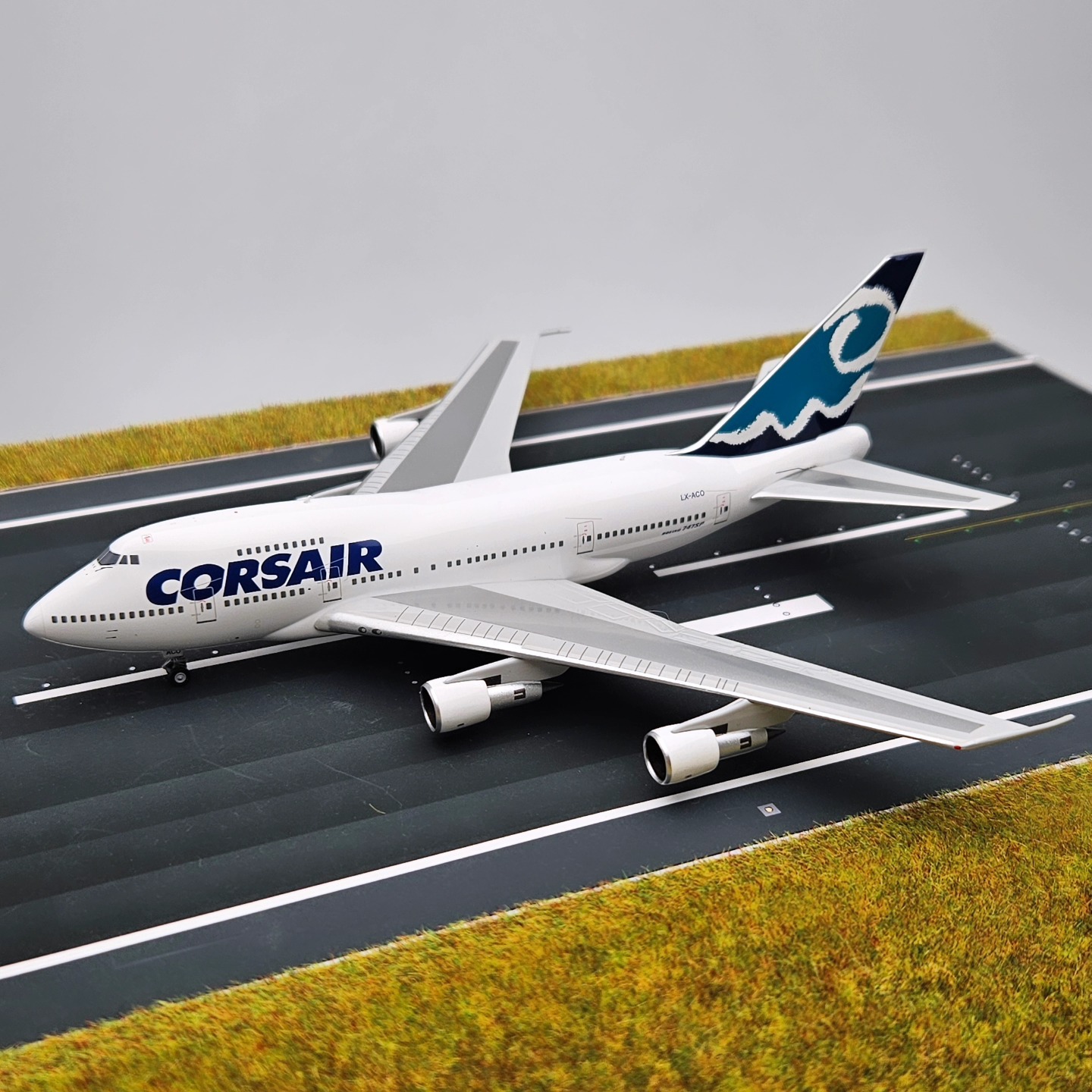 Herpa Wings Christmas 2024 Boeing 747LCF Dreamlifter Prancer 537971 | – Boutique en ligne de modèles réduits d'avions et de kits de modélisme
