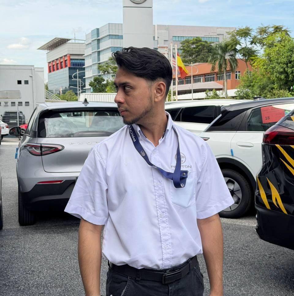 Sales Advisor Proton tak boleh pakai 😡😡 ....... Sembang nak pinjam pen ...