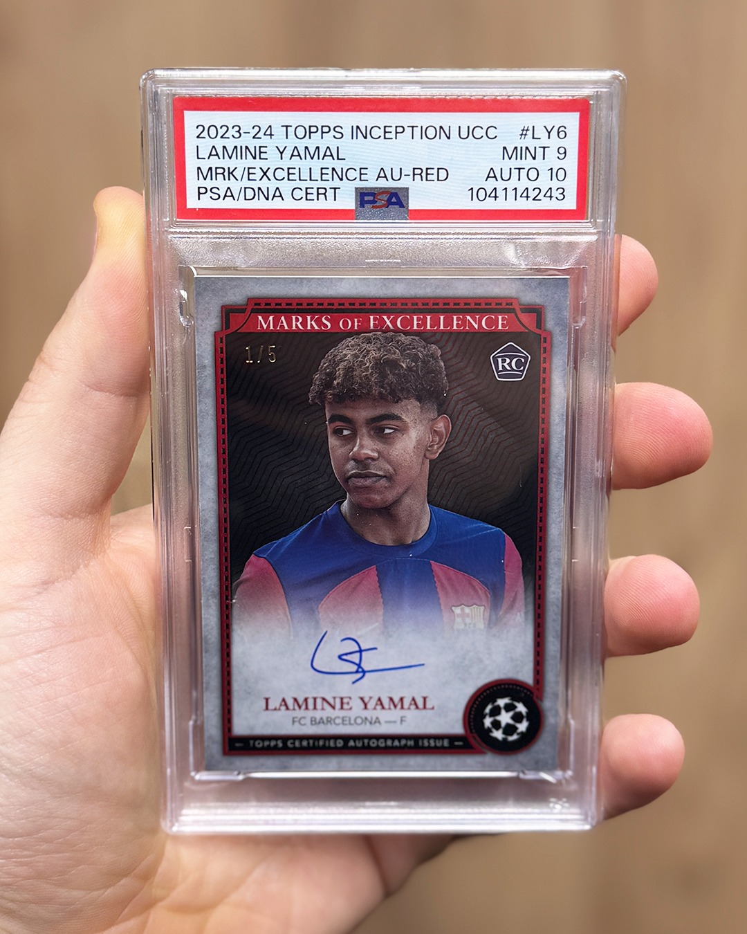 A rookie autograph that already feels historic ✍️⚽ The Topps 