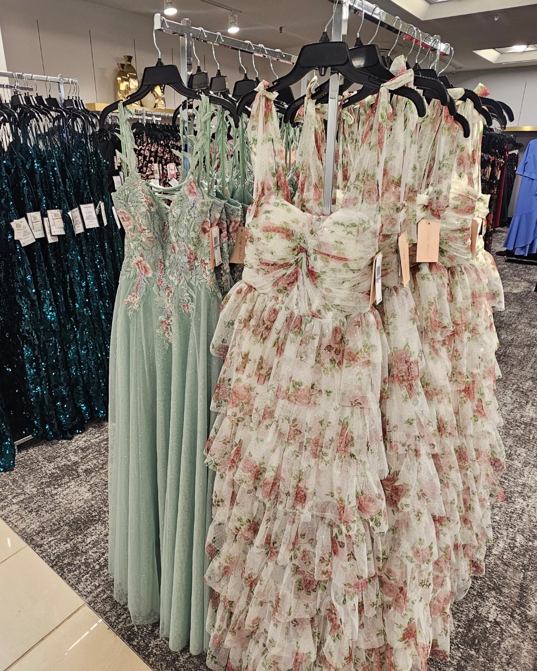 👗Don't wait for the prom rush! Find your perfect formal look now at Macy's Women and step into the big night with confidence and style. 💖 Near Grand Court