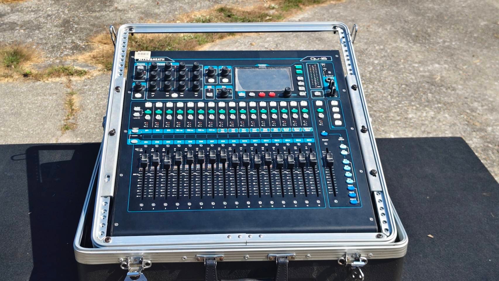 สินค้ามือสองครับ .!!! Mixer QU16 + Rack ABS 23,000 ลำโพง Active JBL ...