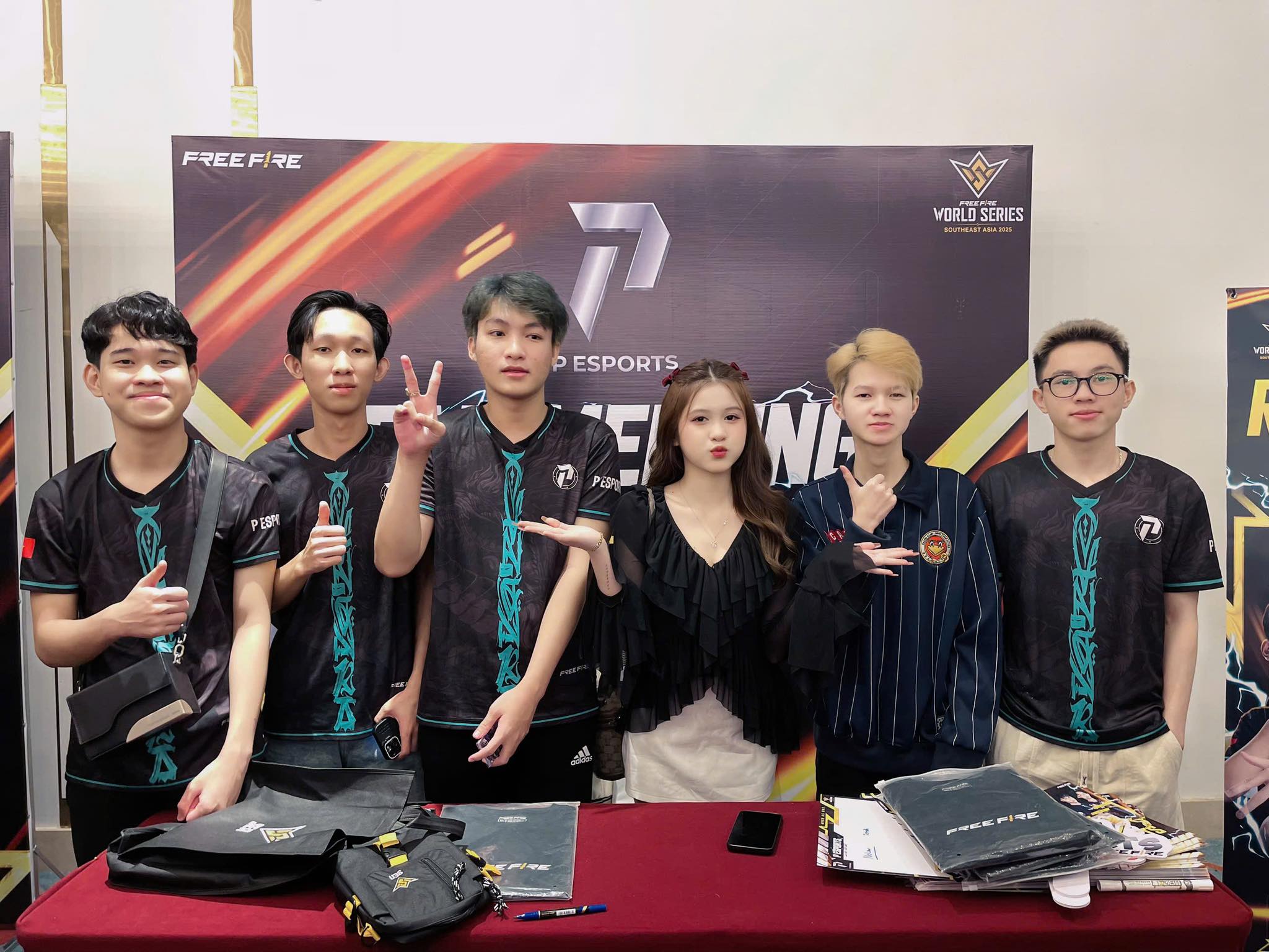 Ngày mai đội tuyển bắt đầu mở order... - P Esports Free Fire | Facebook