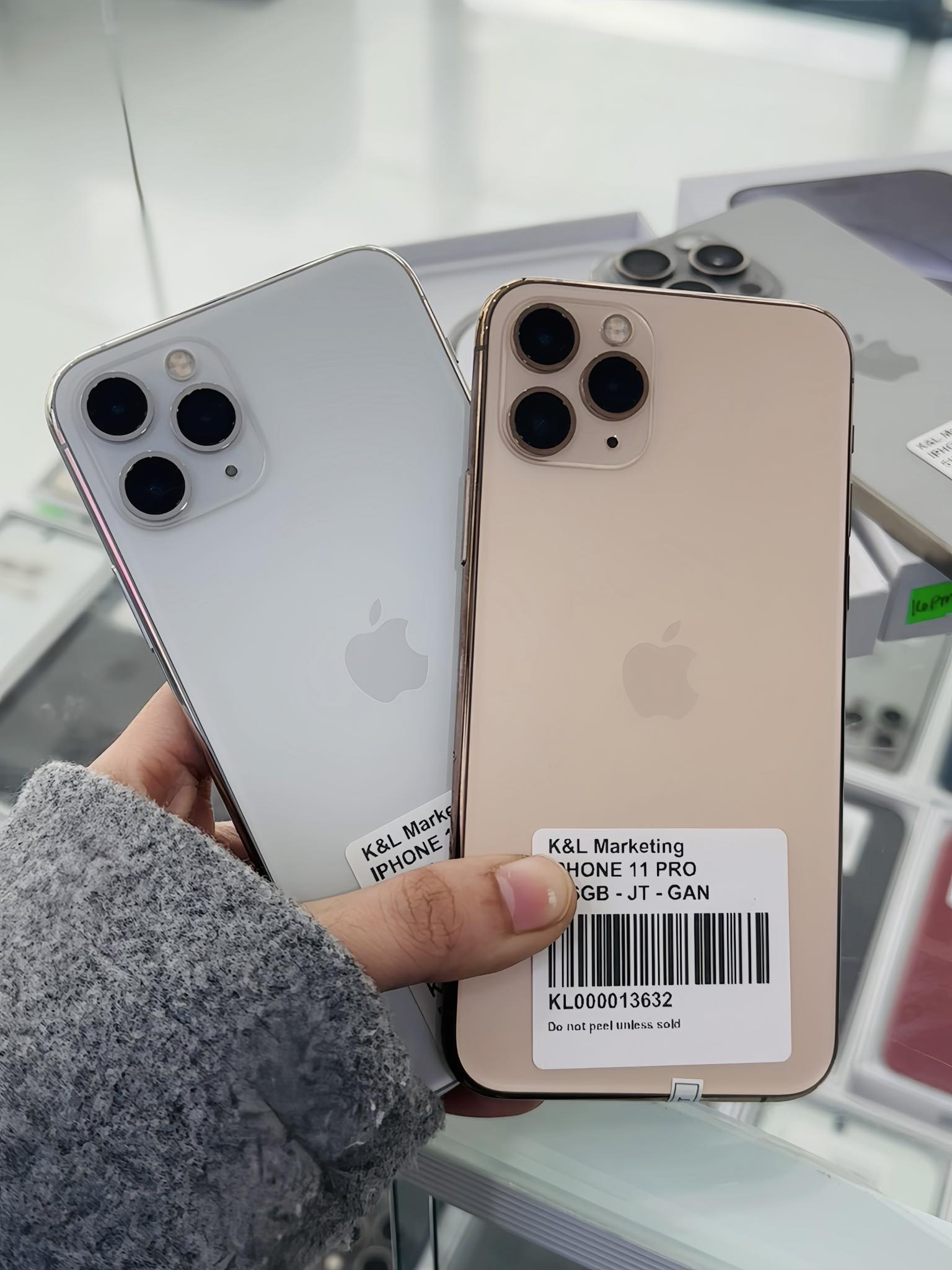 iPhone 11 Pro 256gb at ₱14,999 Nalang! Be our First Buyer and Get 