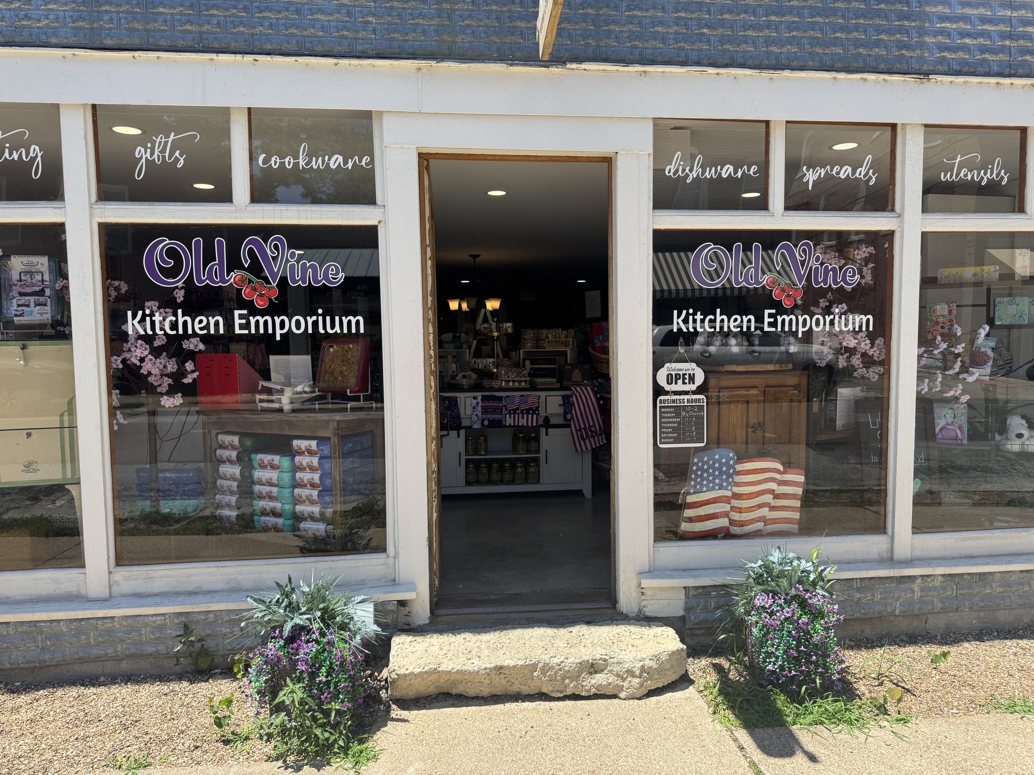 Need some retail therapy? Come shop our boutiques, antiques, and 