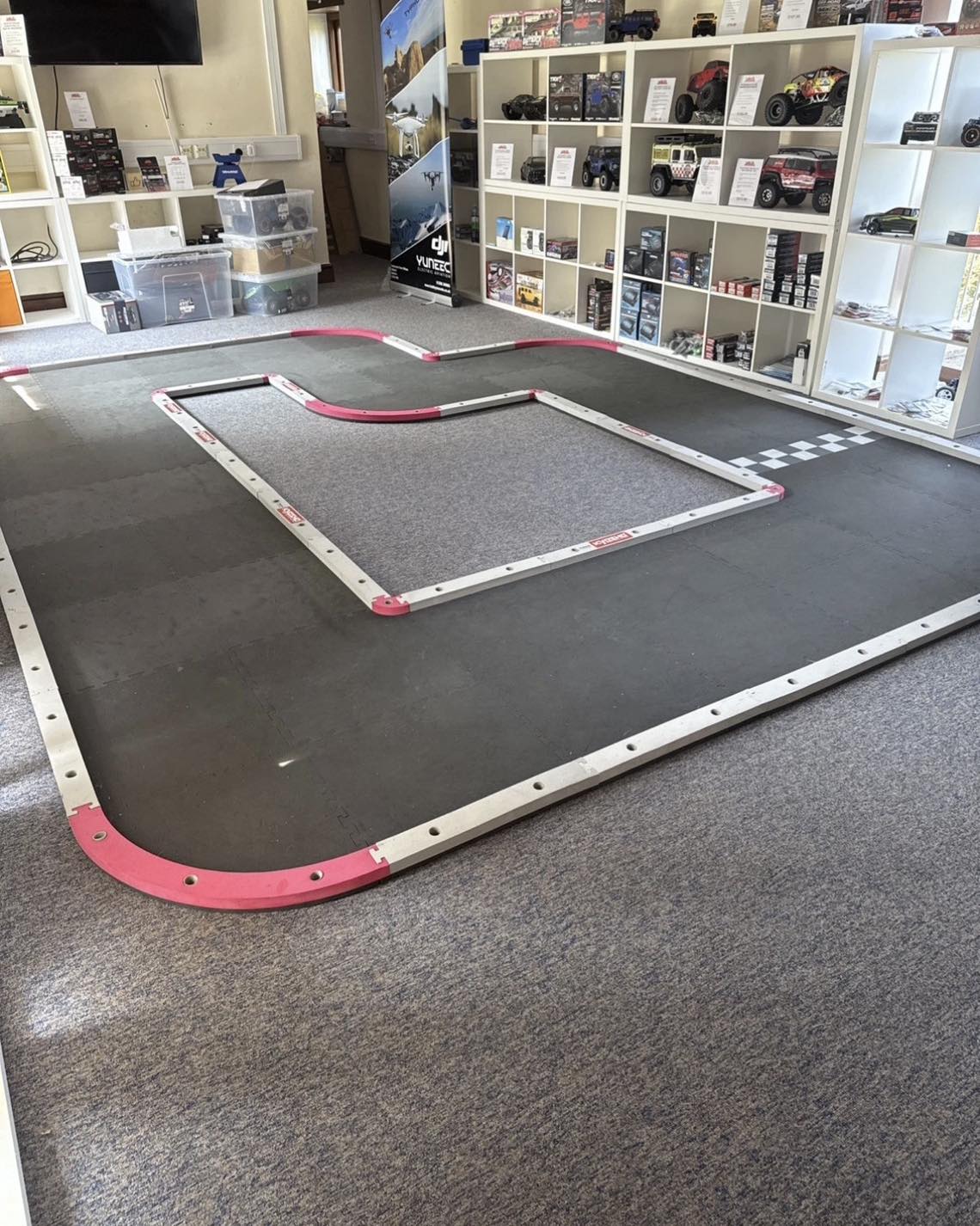 🏁 For Sale – Kyosho Mini-Z Grand Prix Circuit 50 Track 🏁 We have