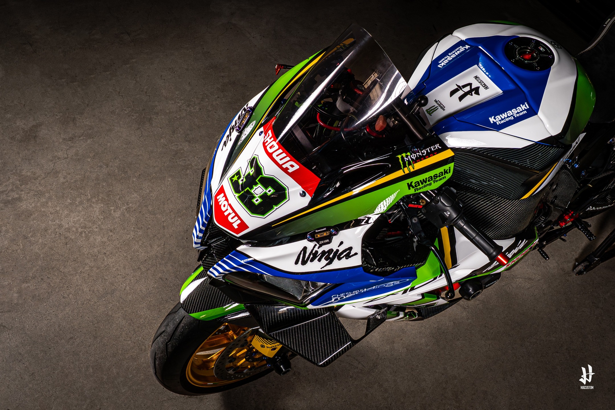 ZX-10R Racing Edition. Sharp lines. Pure speed. Zero compromise