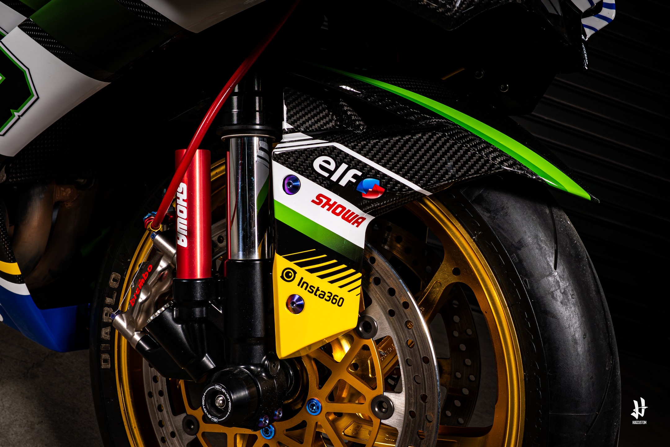 ZX-10R Racing Edition. Sharp lines. Pure speed. Zero compromise