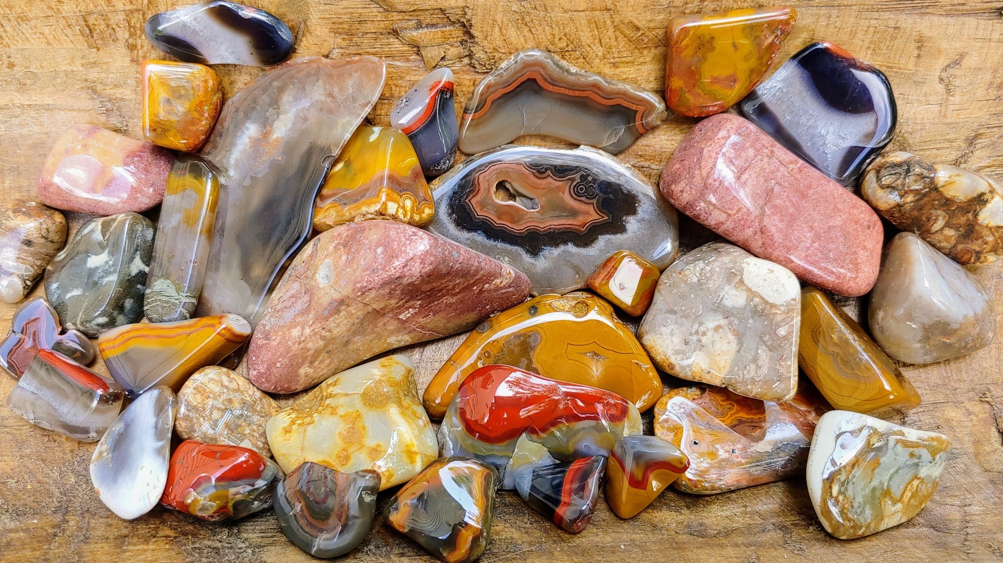 Little Kentucky cutie partially in host. #rocks #agate #kentuckyagate # ...