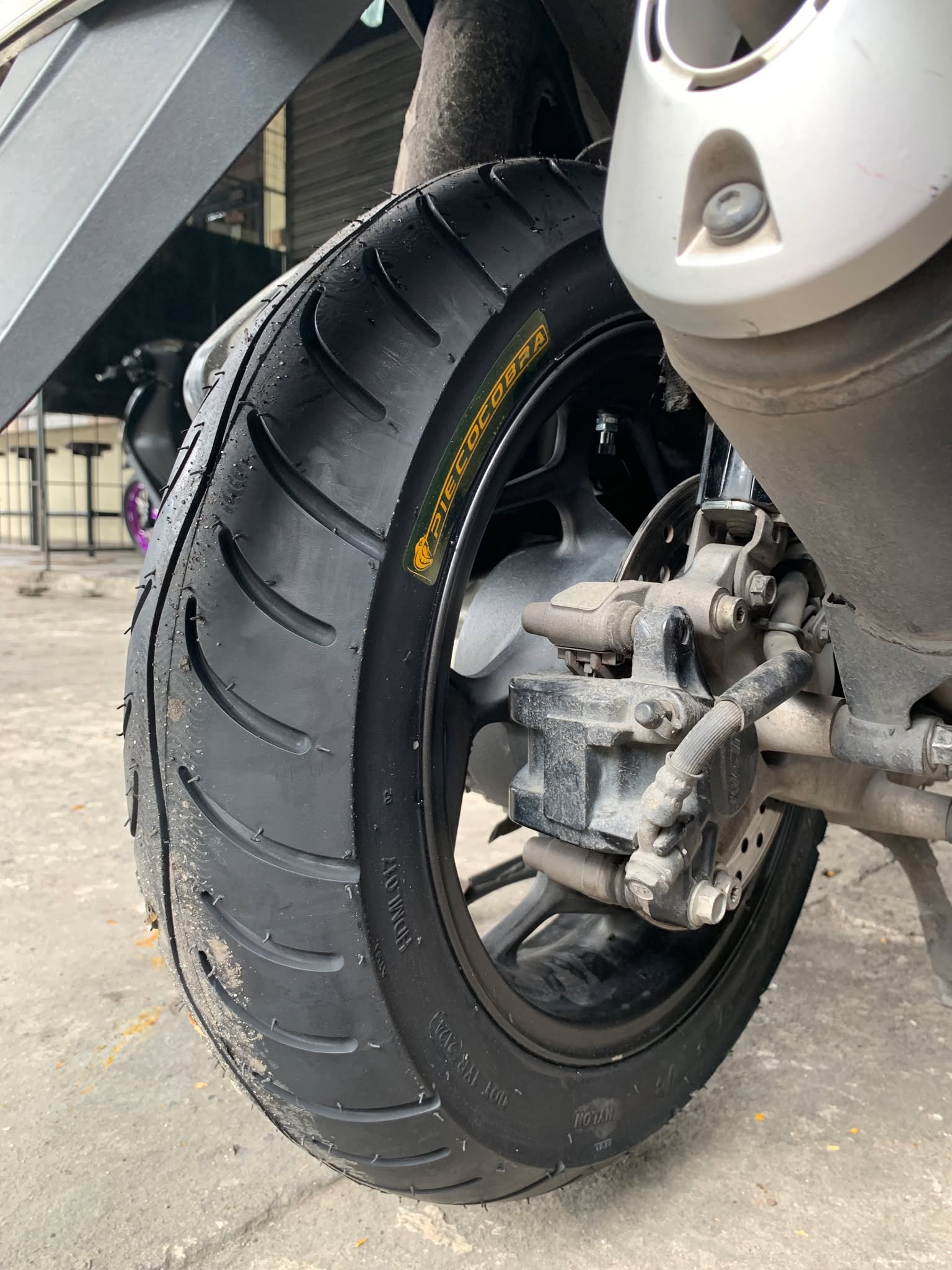 Piecocobra Monza NMX Tire on Honda PCX 160 Size : Front 110/80-14