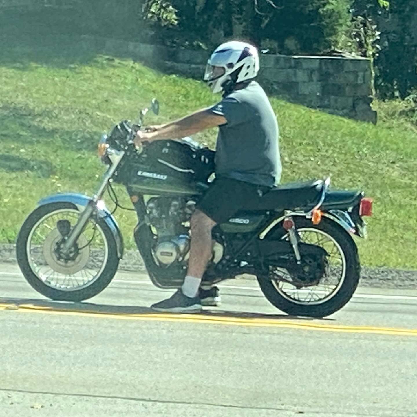 full cover helmet and shorts on motorcycle - Rainbow Short Fur scratches and chips Yes or No to riding