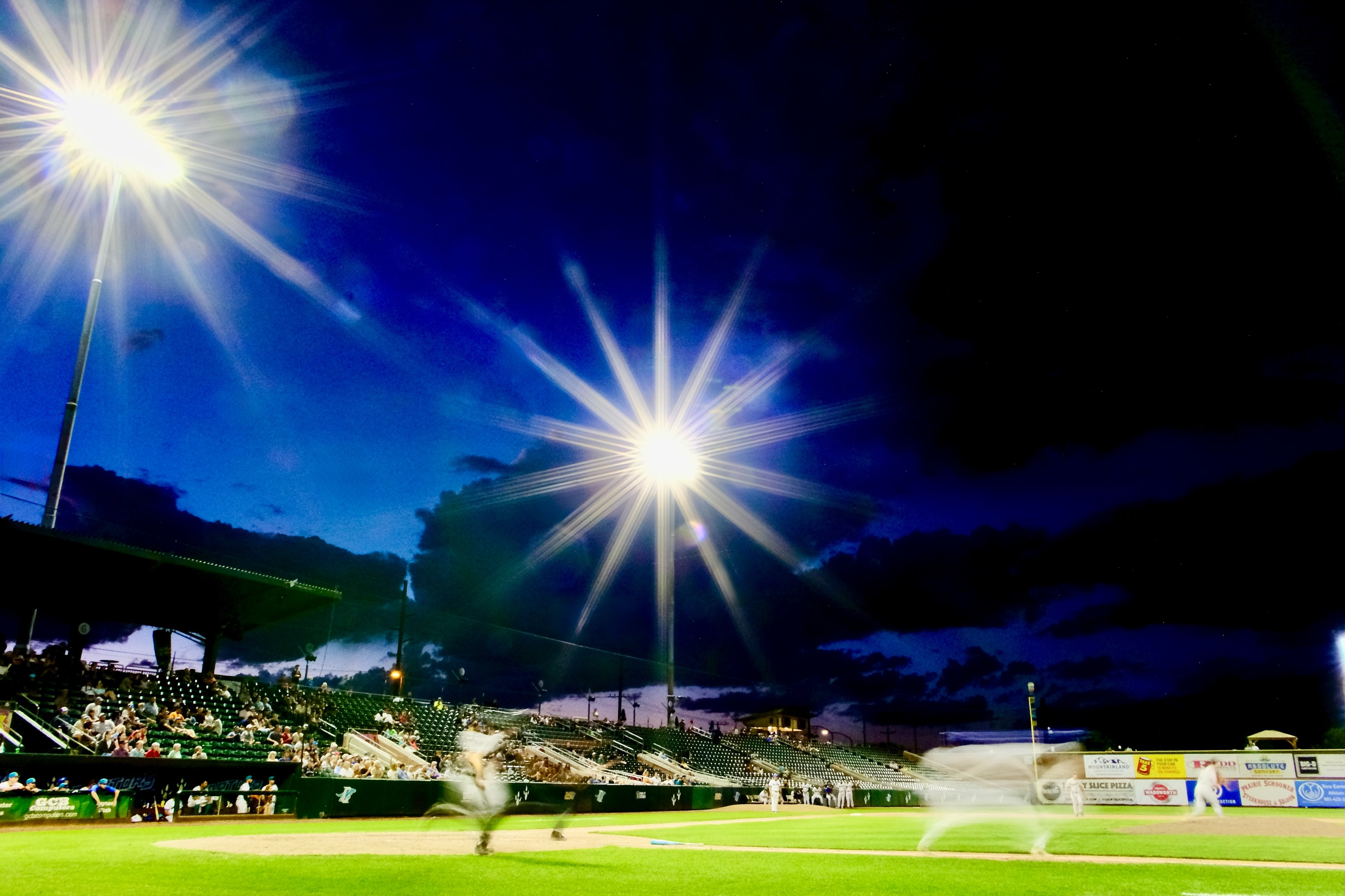 てら Glacier Range Riders win in Ogden, playoff hopes alive