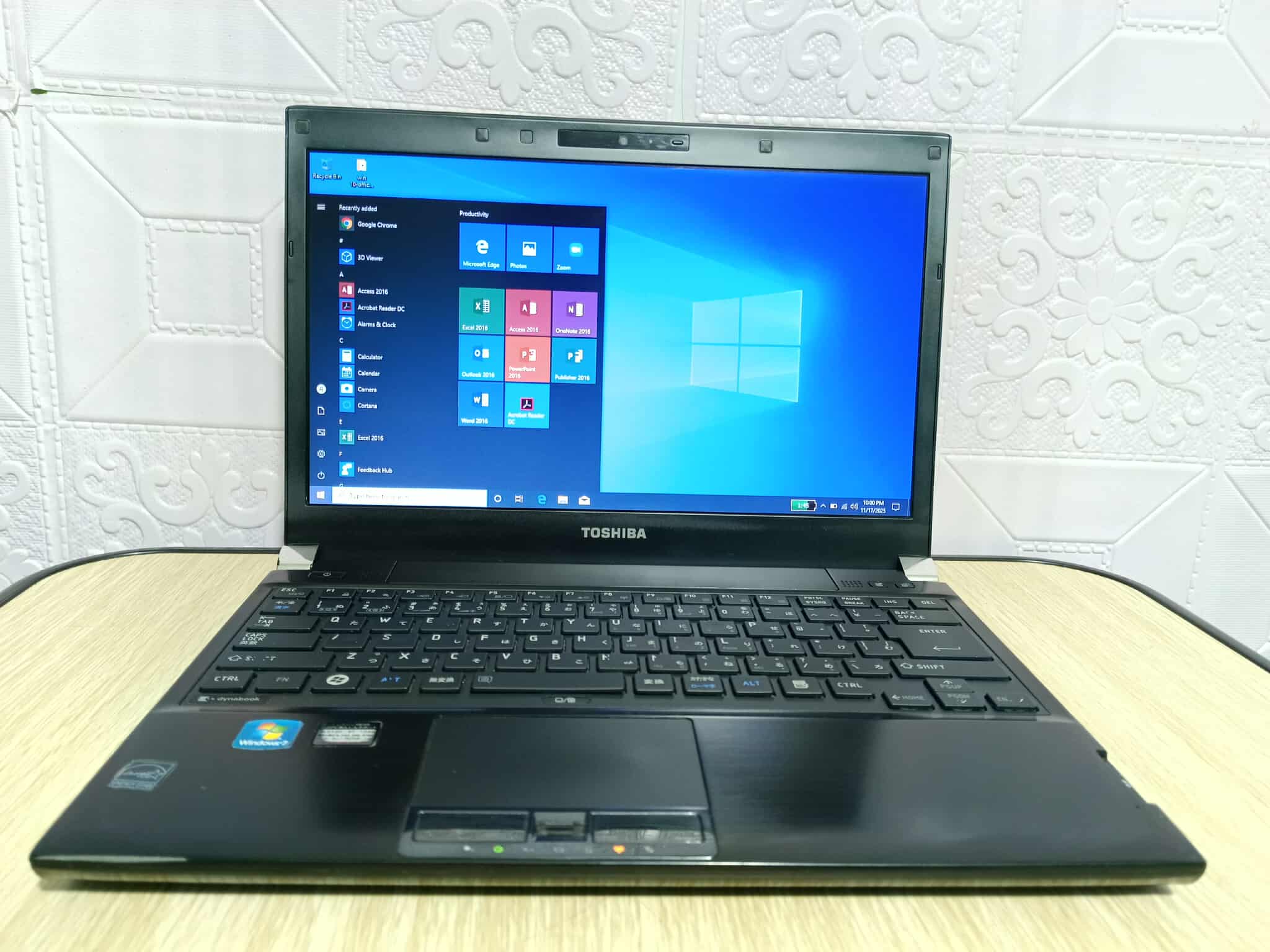 TOSHIBA DYNABOOK R73J i5-7200U 2.5GHZ 7TH GEN 4 CPU 8GBGB RAM