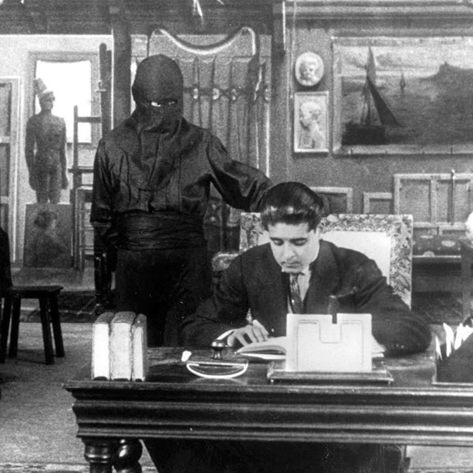 Silent - A scene from the 1913 silent French serial 