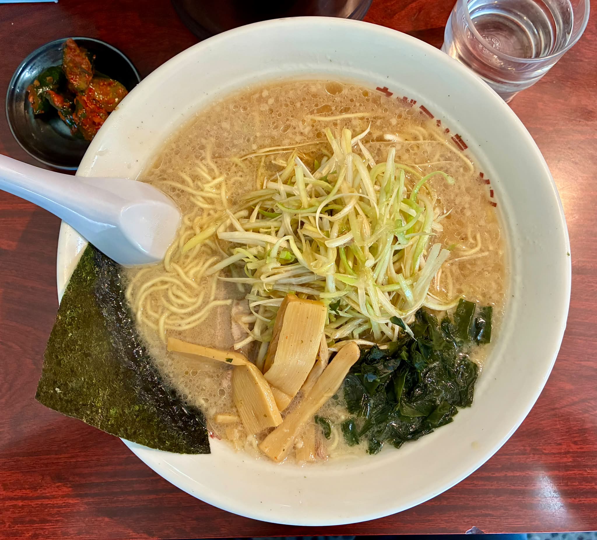 あらら？前を通って驚いてバックしました。19日オープンだそうデス。中