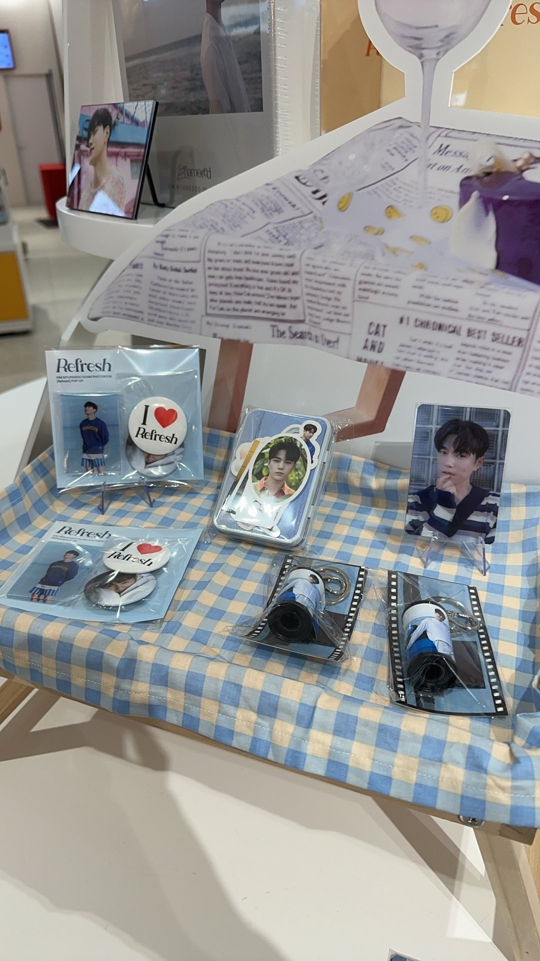☆ KIM MYUNGSOO Photobook “REFRESH” Dear My Muze Pop-up Store