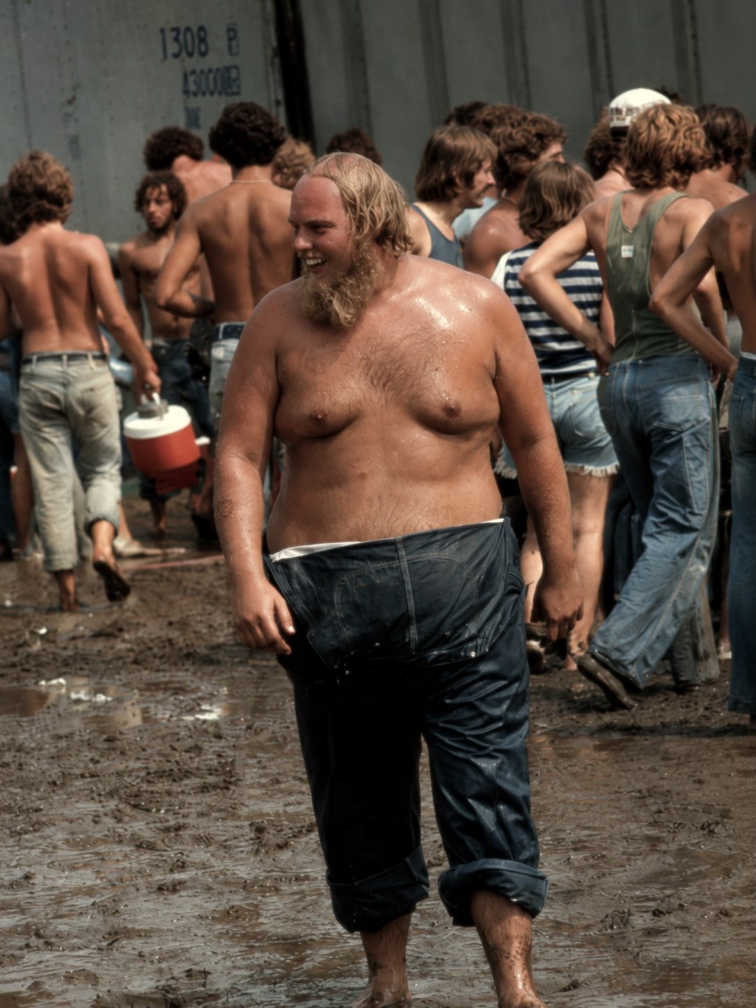 At Englishtown's Raceway, on September 3, 1977, the Grateful Dead