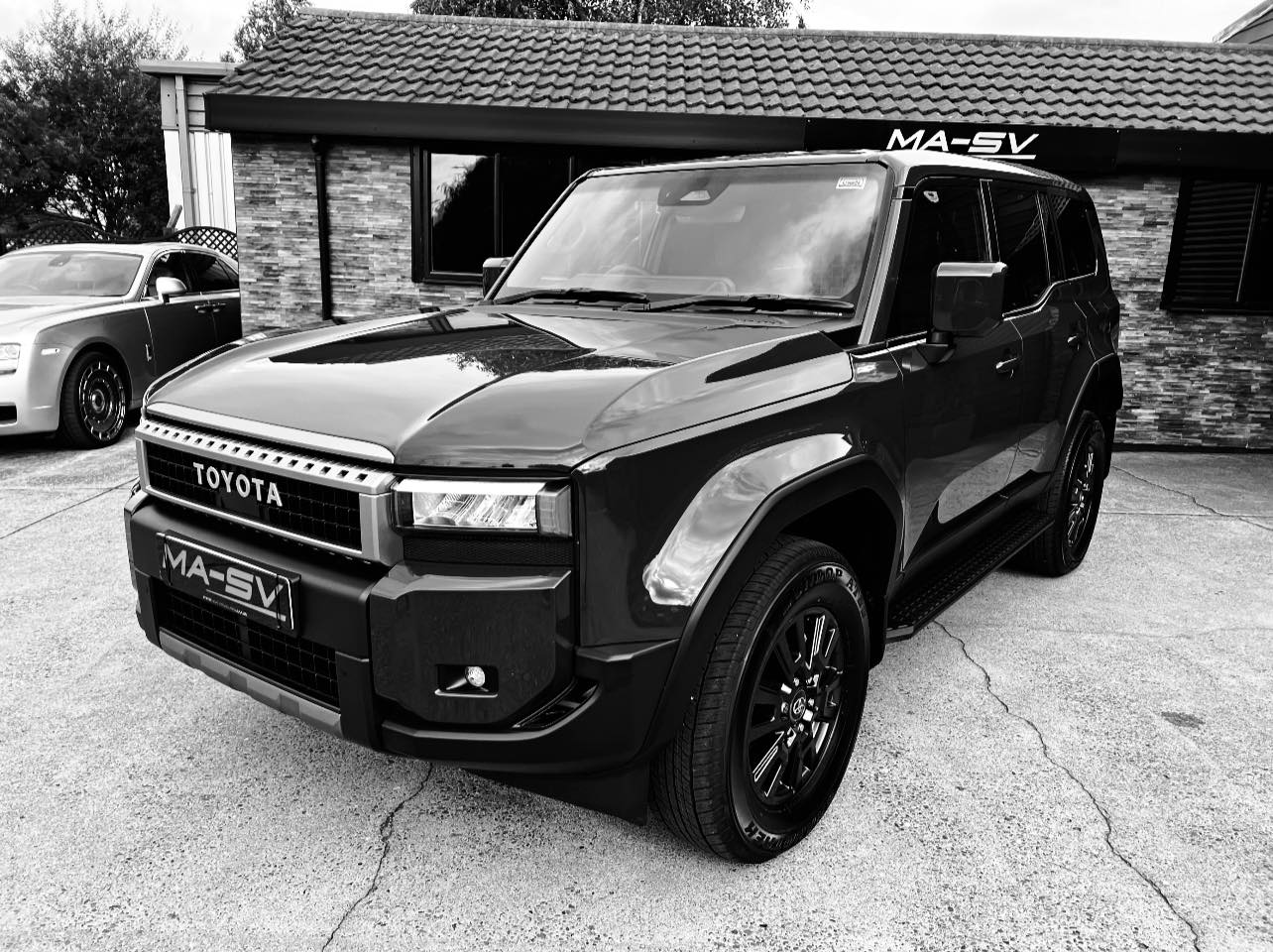 GOING LIVE TOMORROW 👨🏻‍💻 ANOTHER x2 TOYOTA LAND CRUISER