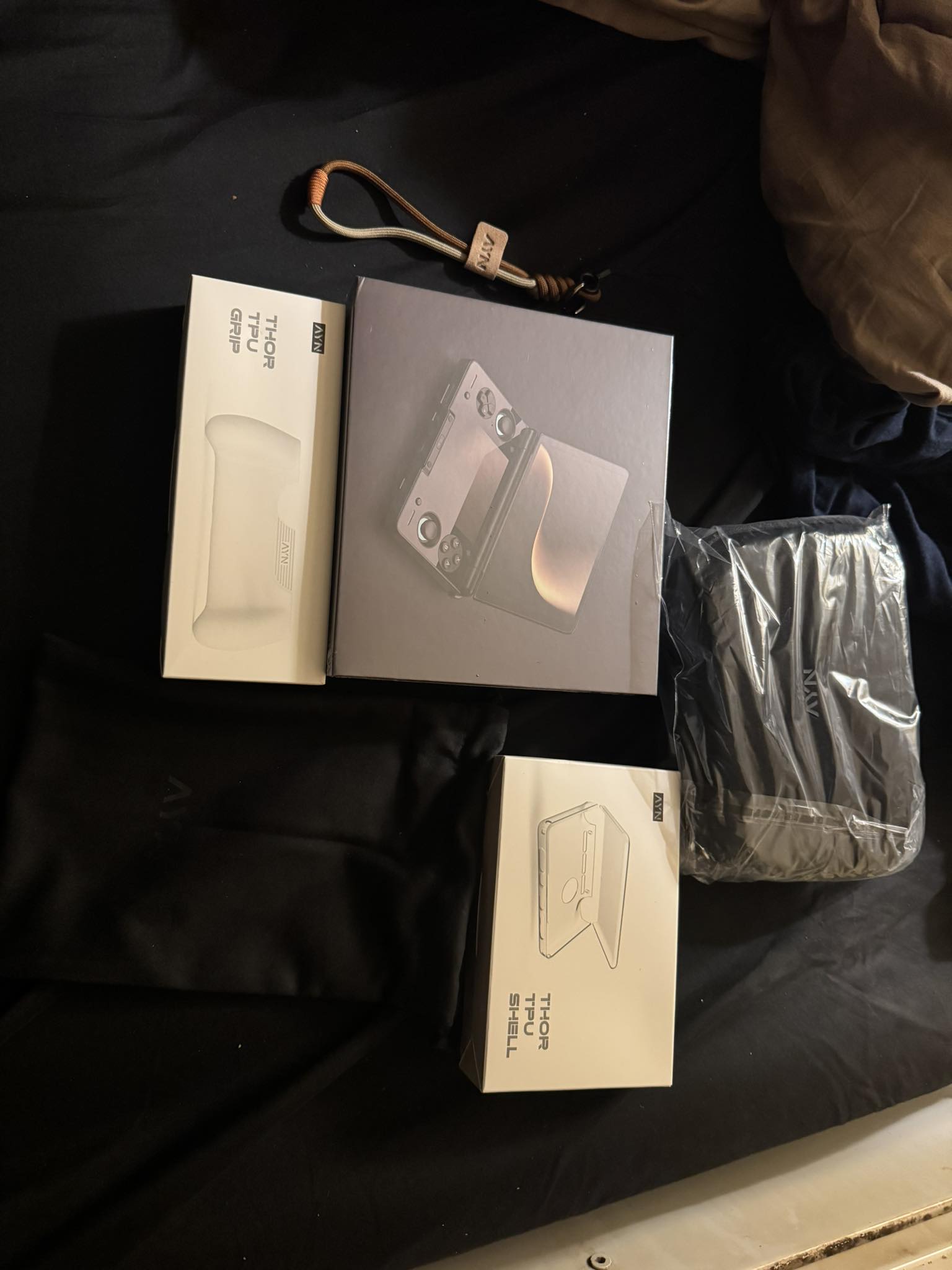 Ayn Thor owner receives Rainbow Max shipment