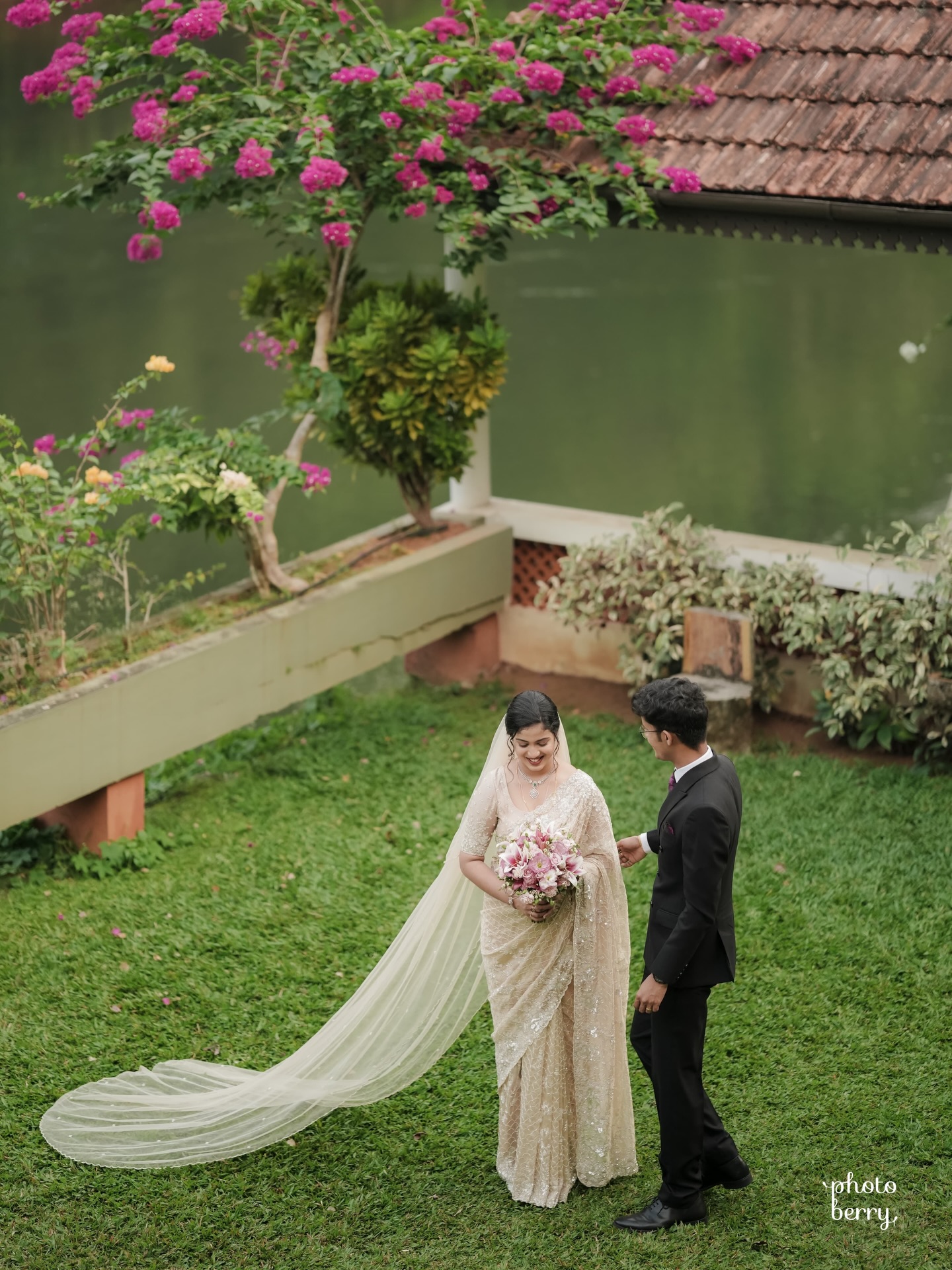 christian bridesmaid dresses in kerala A happy bride, her wedding saree… rooted in her faith and traditions, yet effortlessly modern. She knows who she is — and that's where her real glow comes from Calvin Klein Women's Cotton DressCol Size:EU34