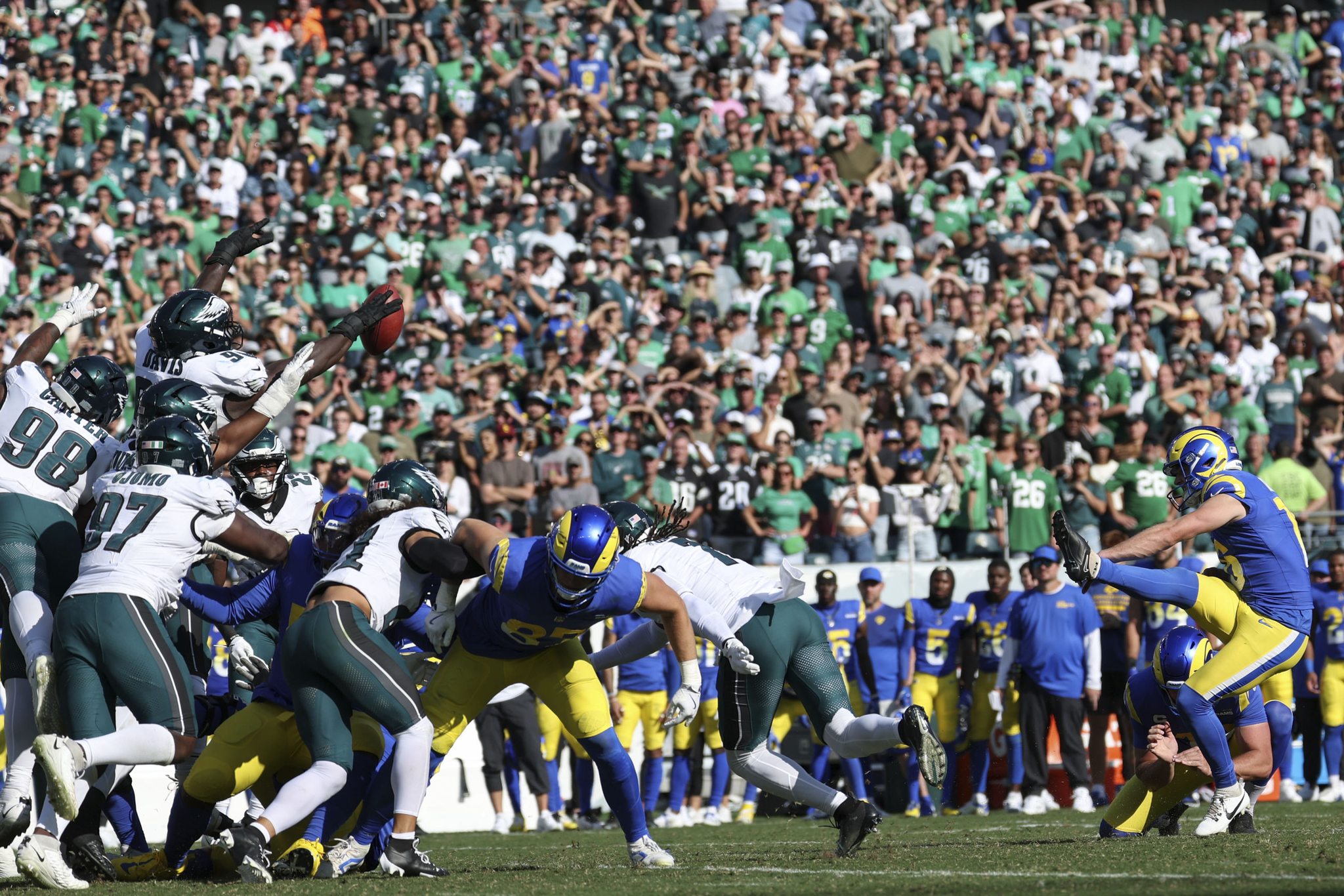 FOX 13 News - Jordan Davis blocked a field-goal attempt on... | Facebook