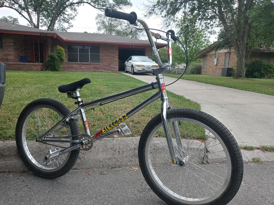 fitbikeco @yumingrow's sig STR 2019 BMX bike now available at www