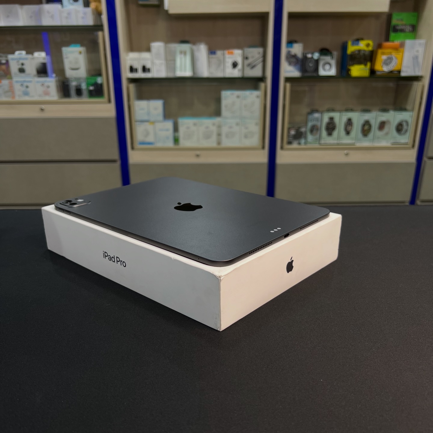 Open Box iPad Pro 11 Inch M4 256GB like new: - M4 Chip, 11 inch 